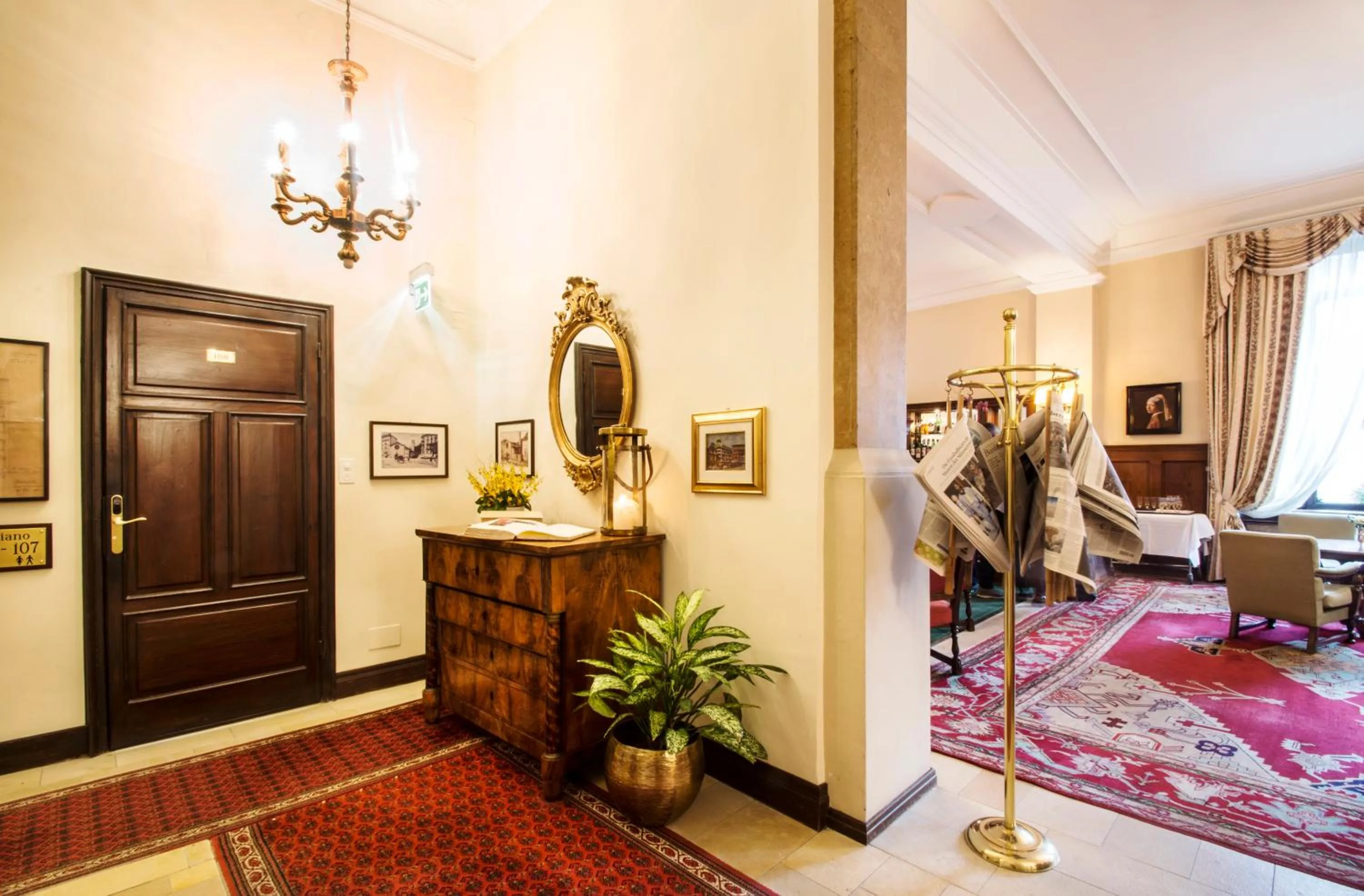 Decorative detail in International au Lac Historic Lakeside Hotel