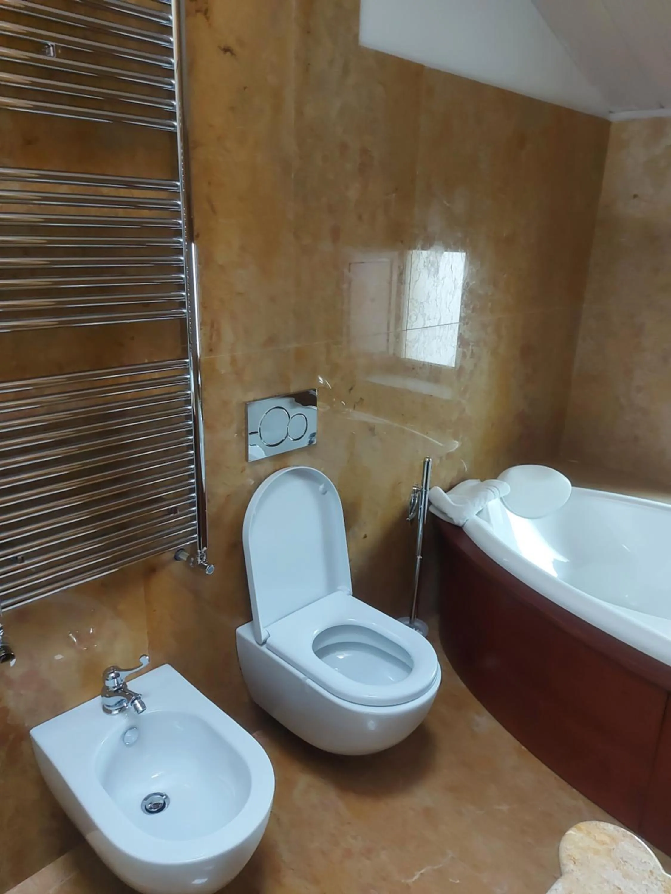 Bath in Palazzo Scura