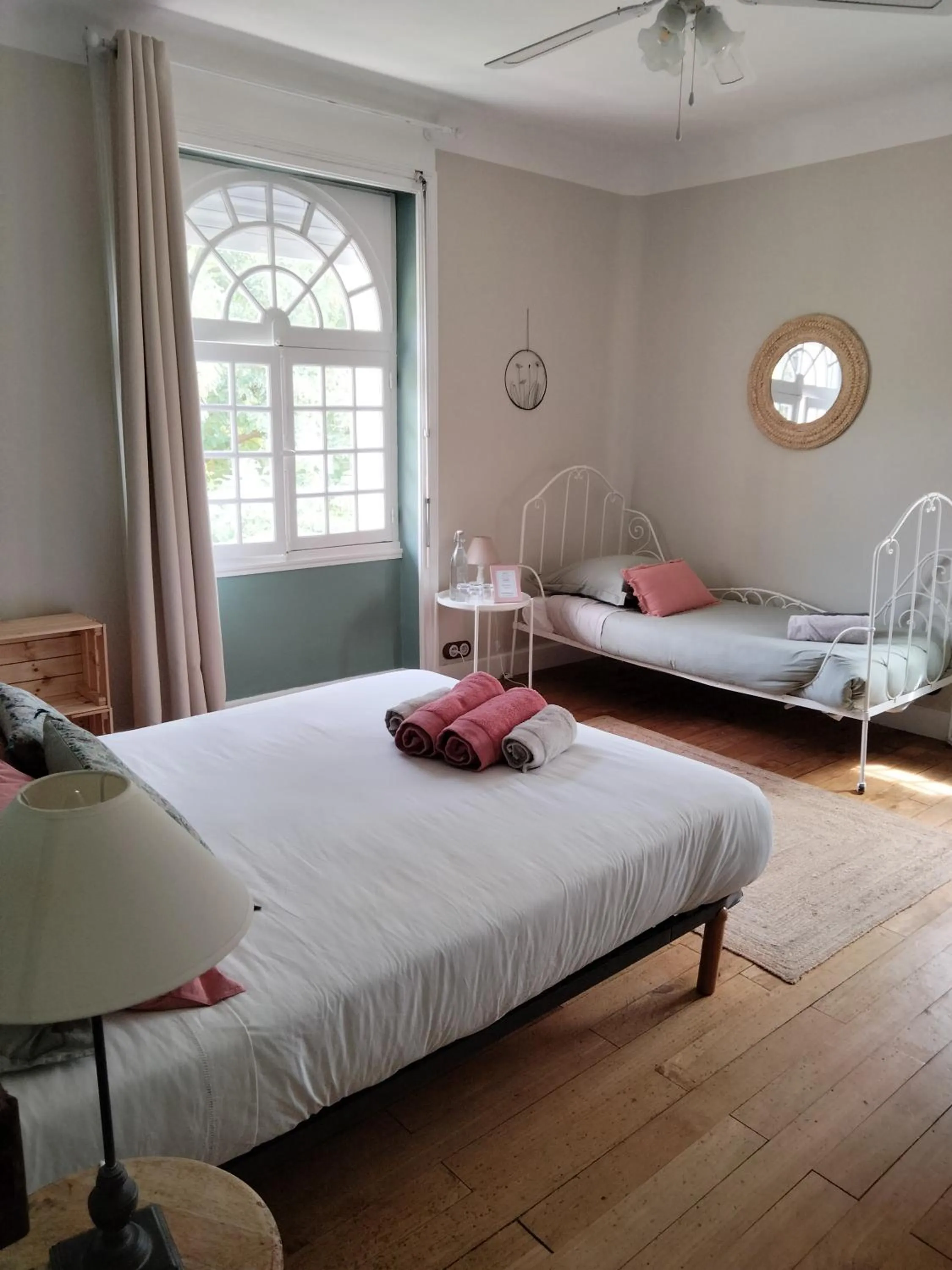 Bedroom, Bed in Moulins de Clan