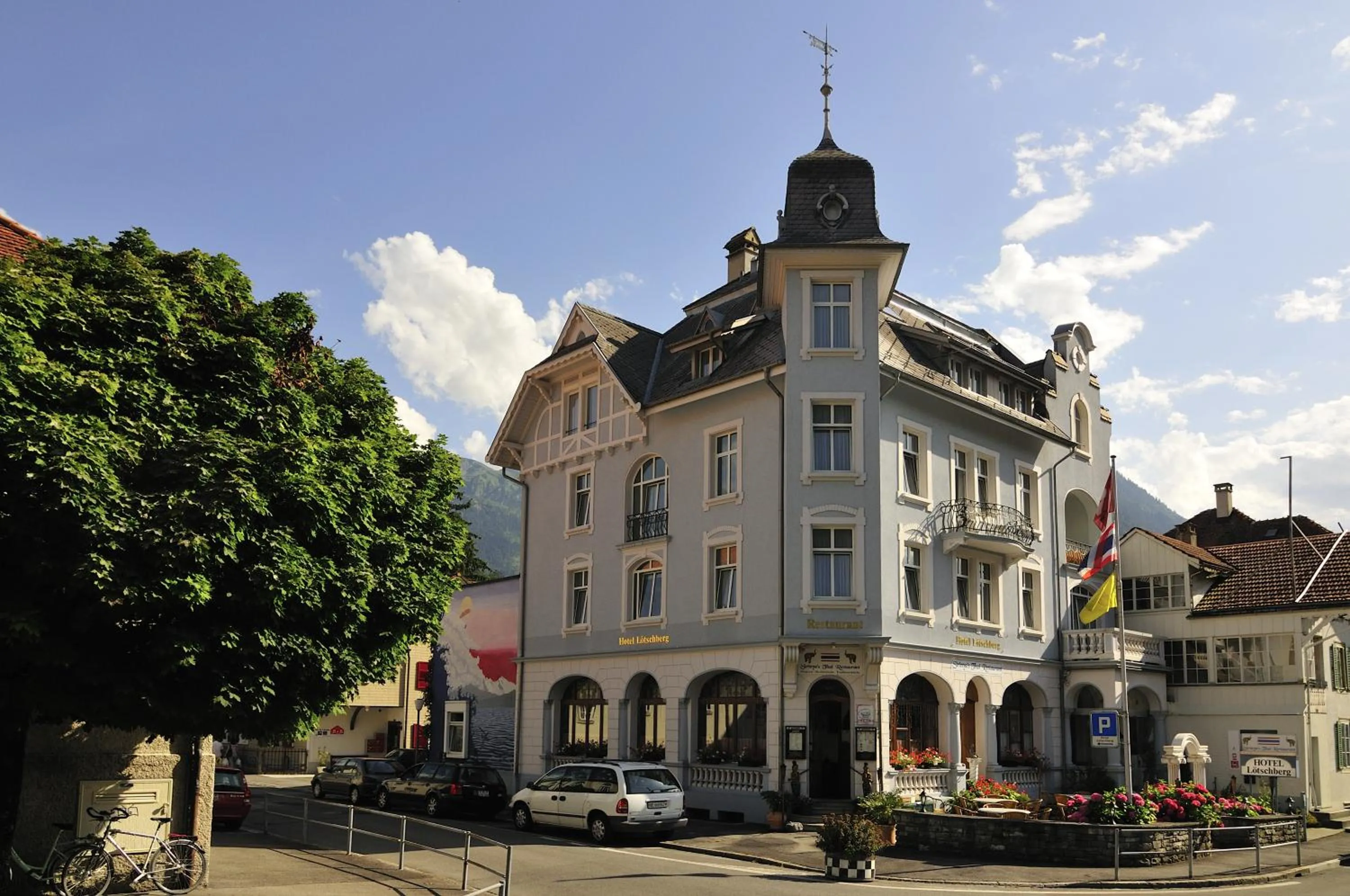 Facade/entrance in Hotel Lötschberg