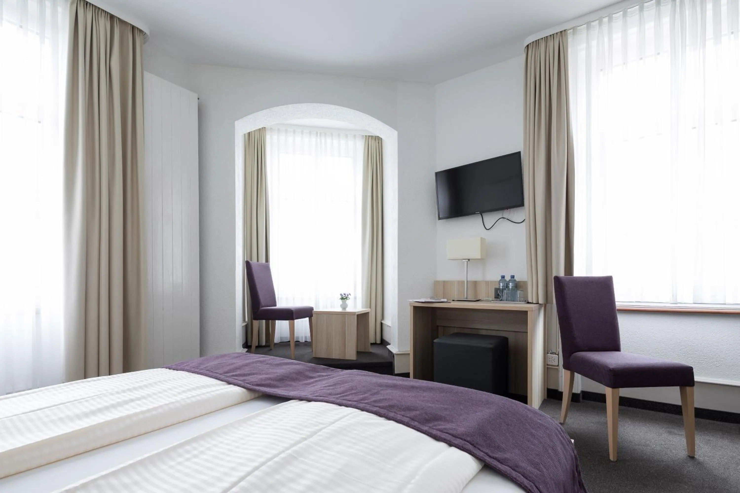 Photo of the whole room, Bed in Hotel Lötschberg