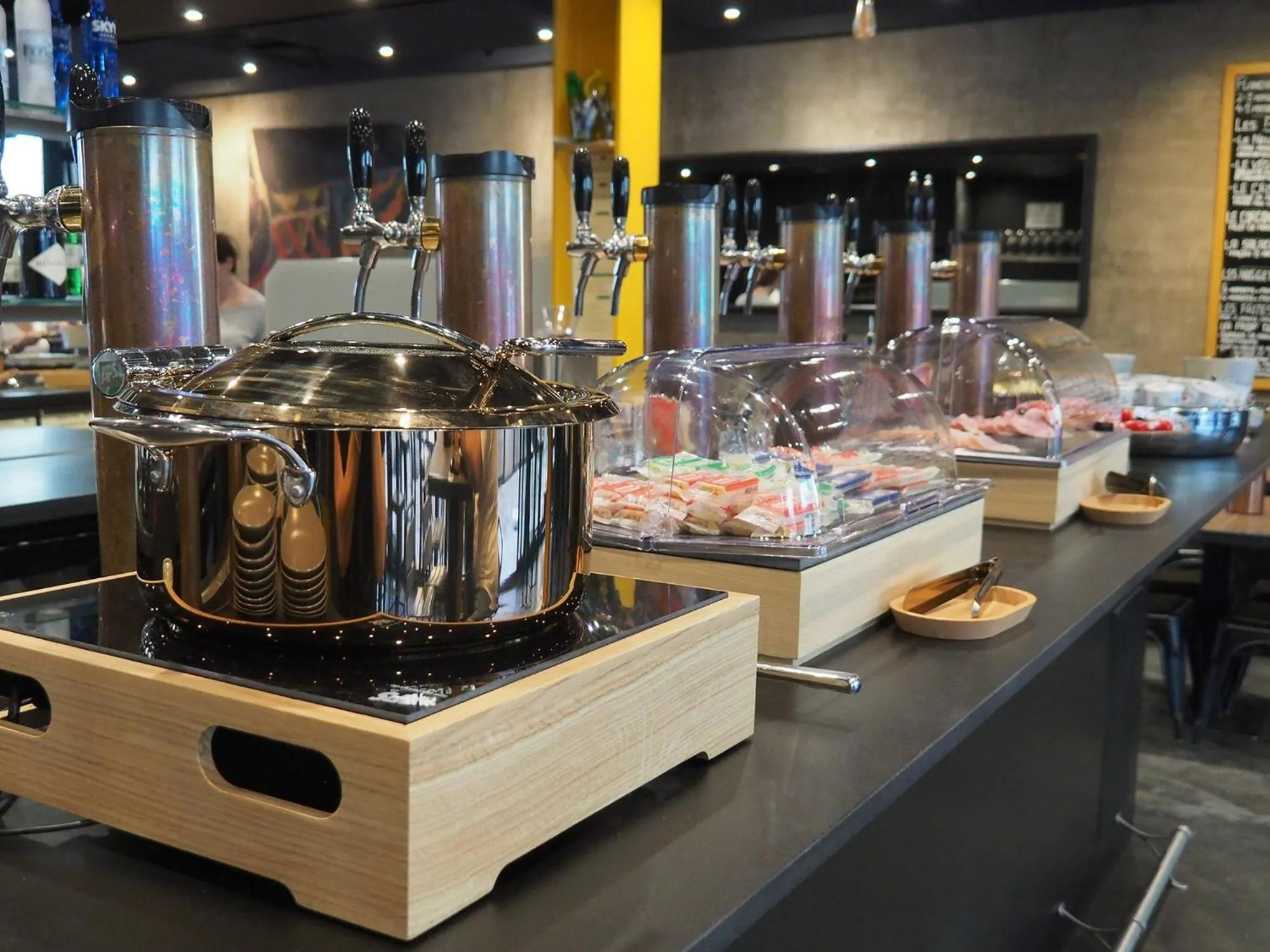 Continental breakfast in Hôtel Des Arts