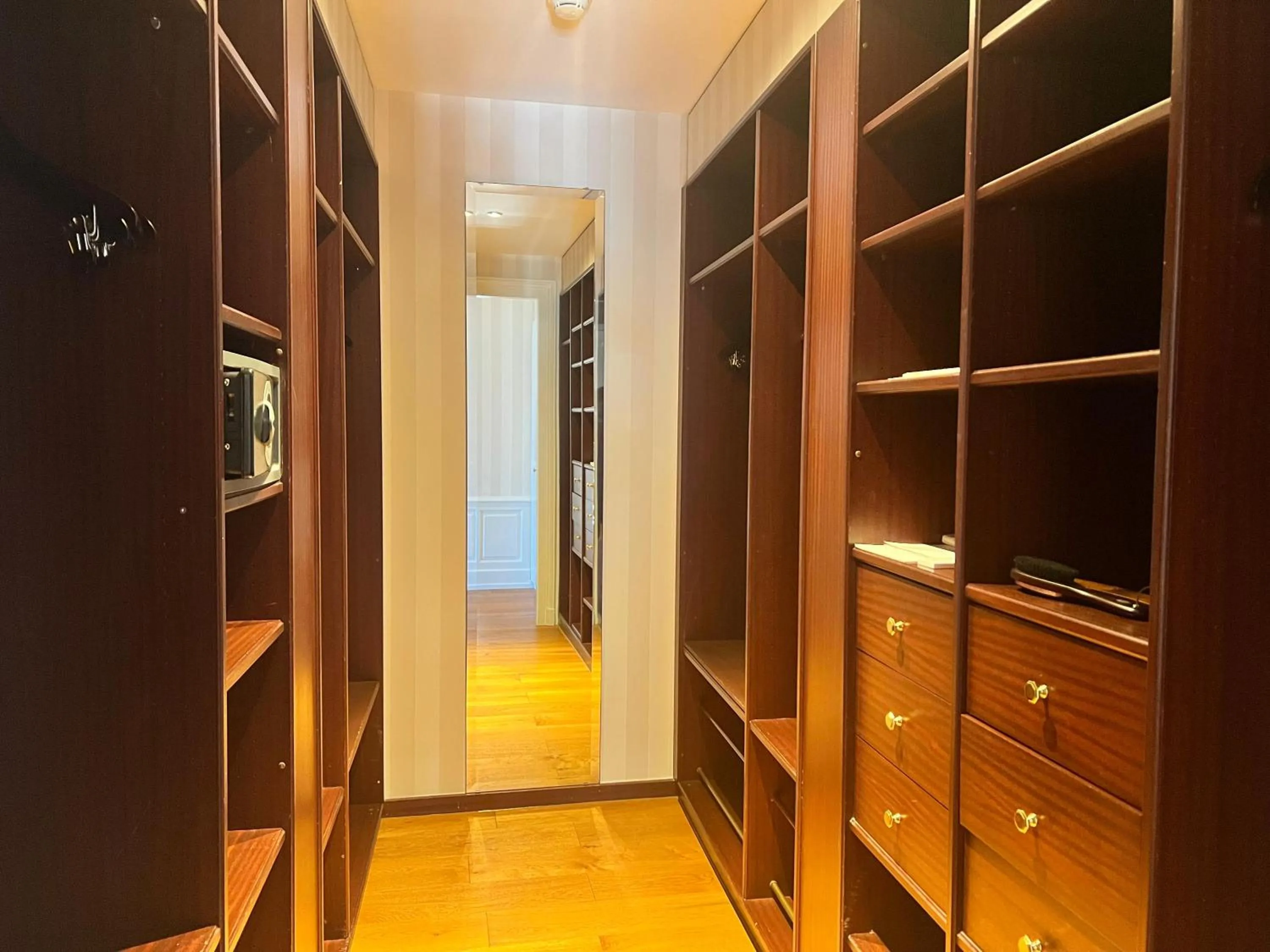 storage in Hôtel Des Trois Couronnes & Spa - The Leading Hotels of the World