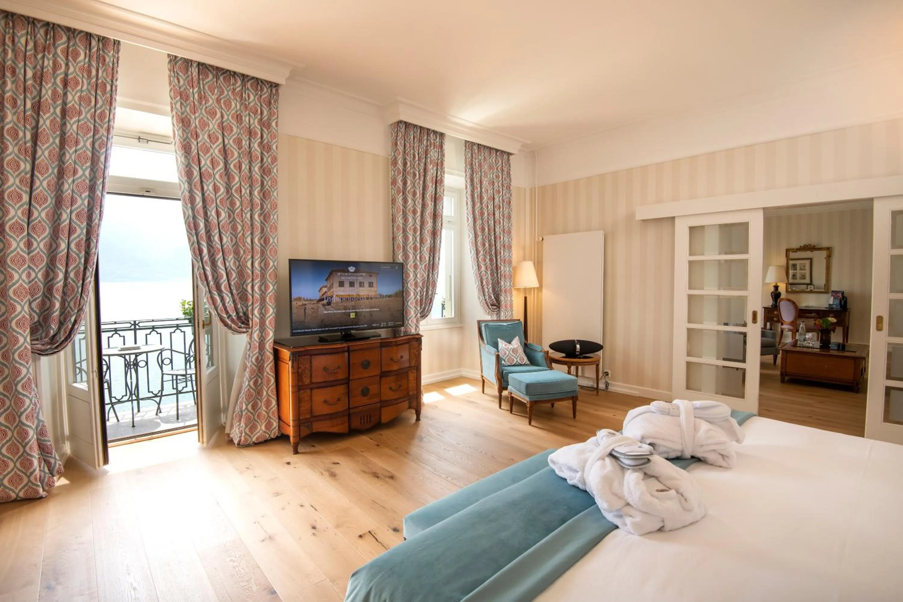 Bedroom, Bed in Hôtel Des Trois Couronnes & Spa - The Leading Hotels of the World