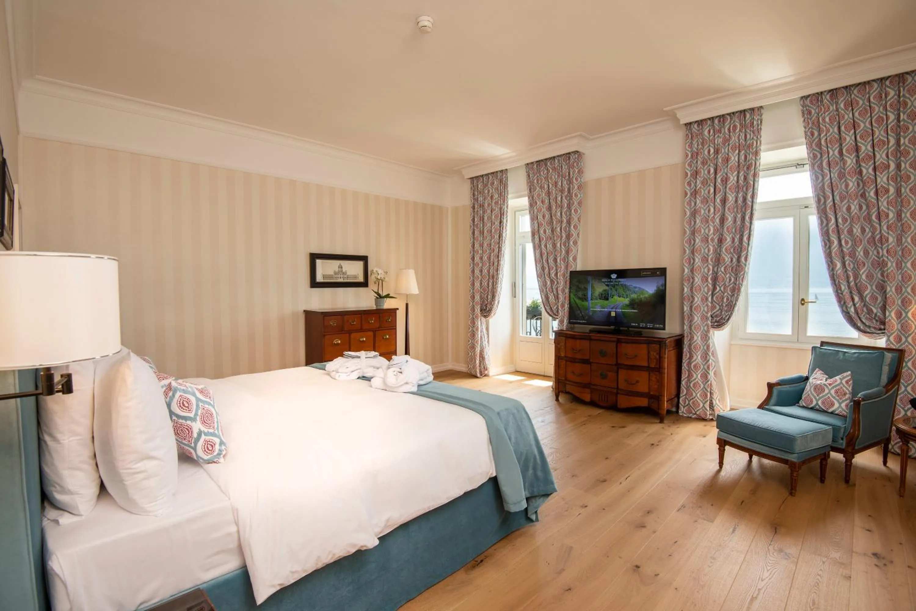 Bedroom, Bed in Hôtel Des Trois Couronnes & Spa - The Leading Hotels of the World