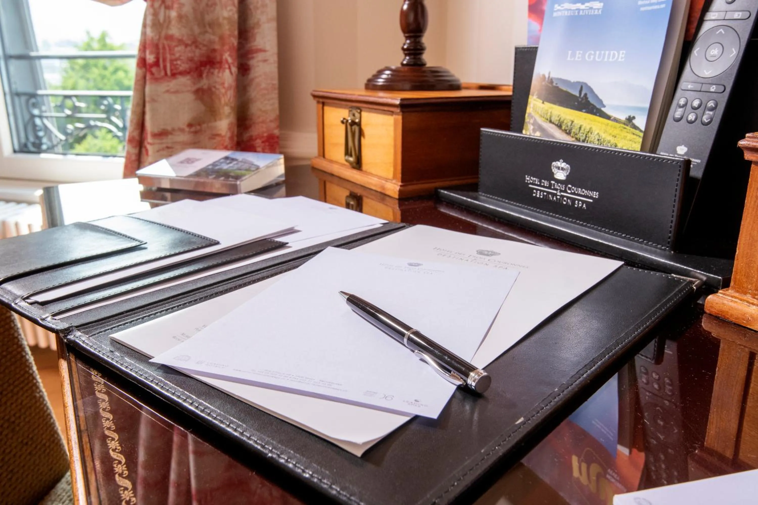 hair dresser in Hôtel Des Trois Couronnes & Spa - The Leading Hotels of the World