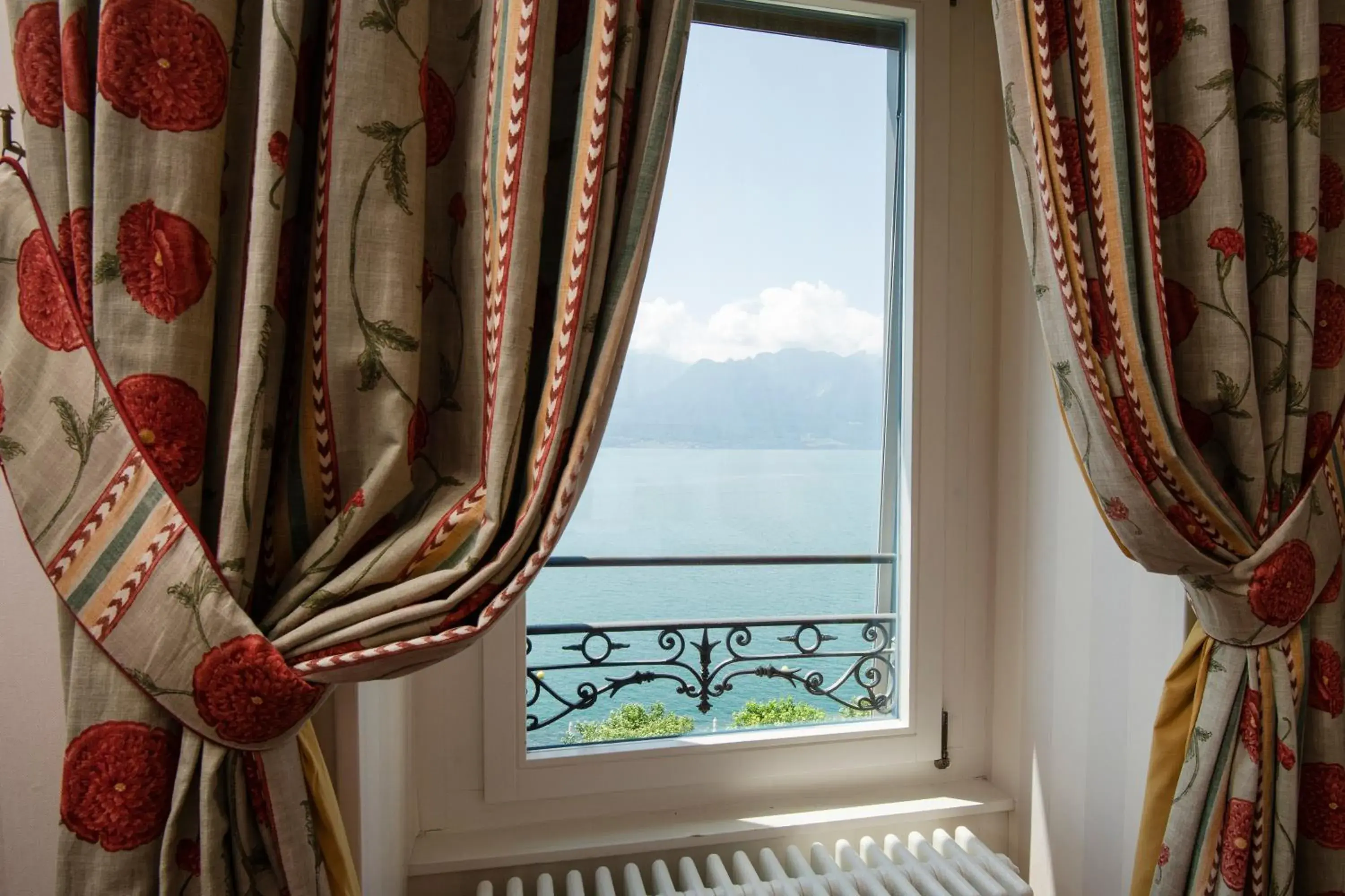 Double Room with Lake View in Hôtel Des Trois Couronnes & Spa - The Leading Hotels of the World Double Room with Lake View in Hôtel Des Trois Couronnes & Spa - The Leading Hotels of the World