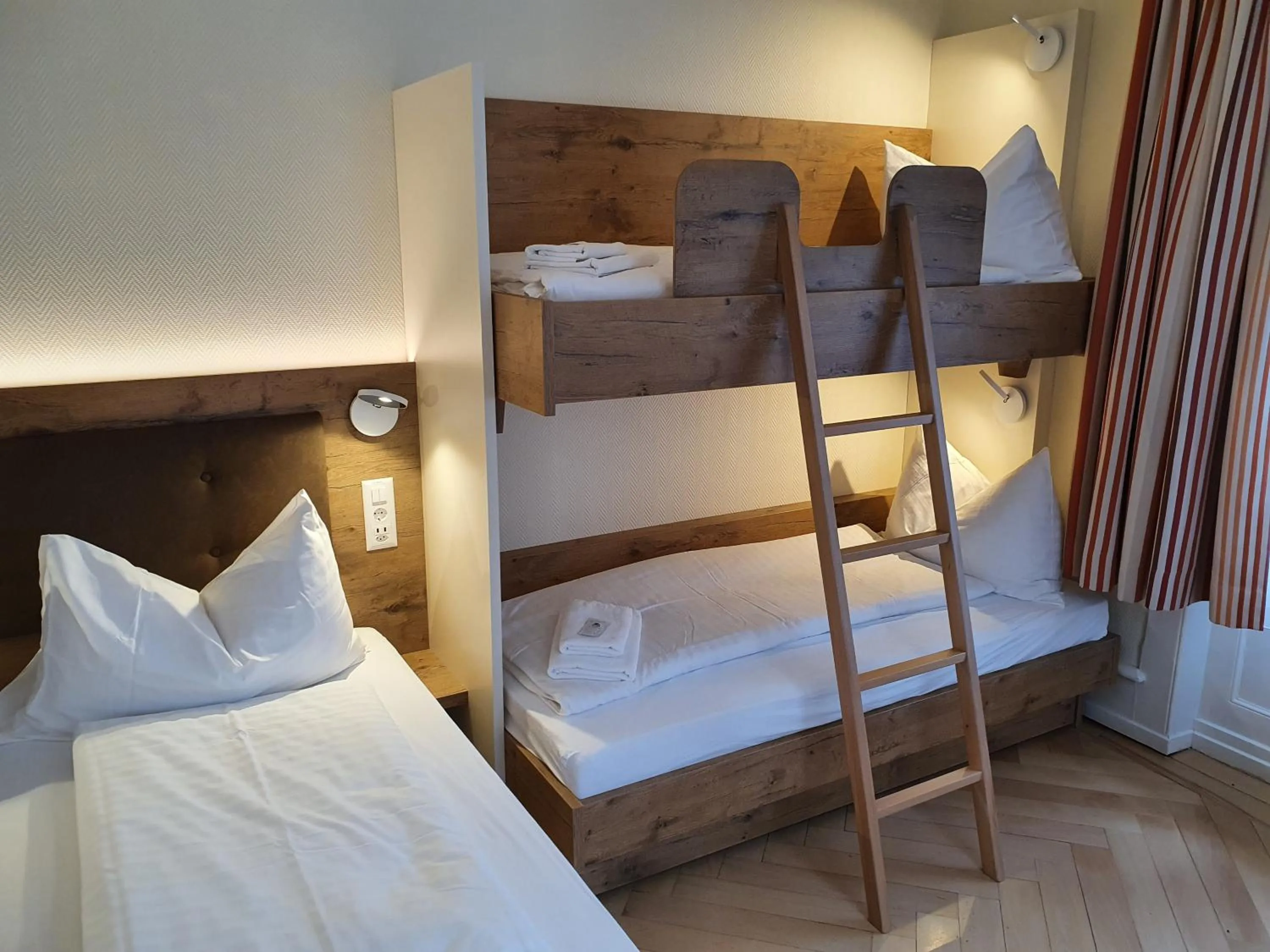 bunk bed, Bed in Waldhotel Unspunnen