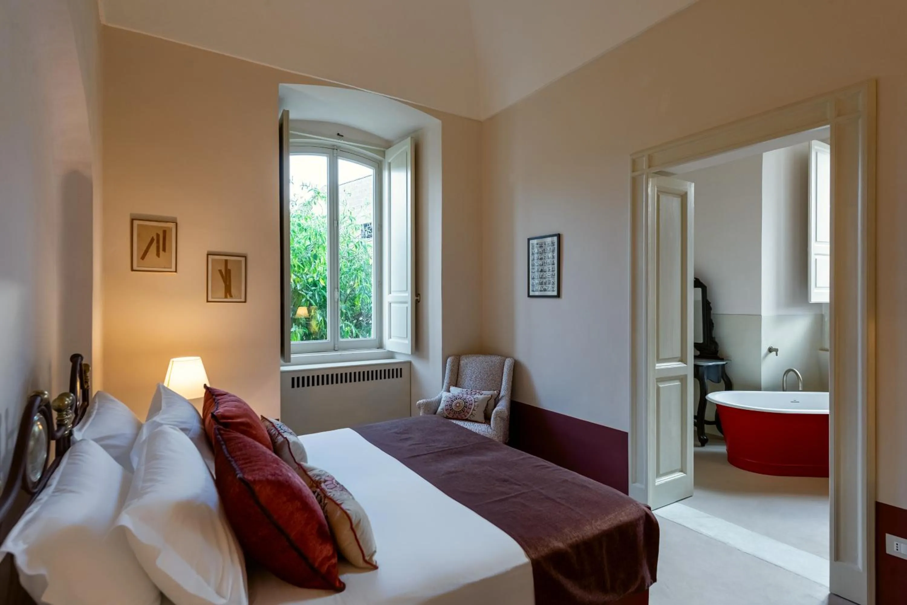 View (from property/room), Bed in Palazzo Donna Elisabetta