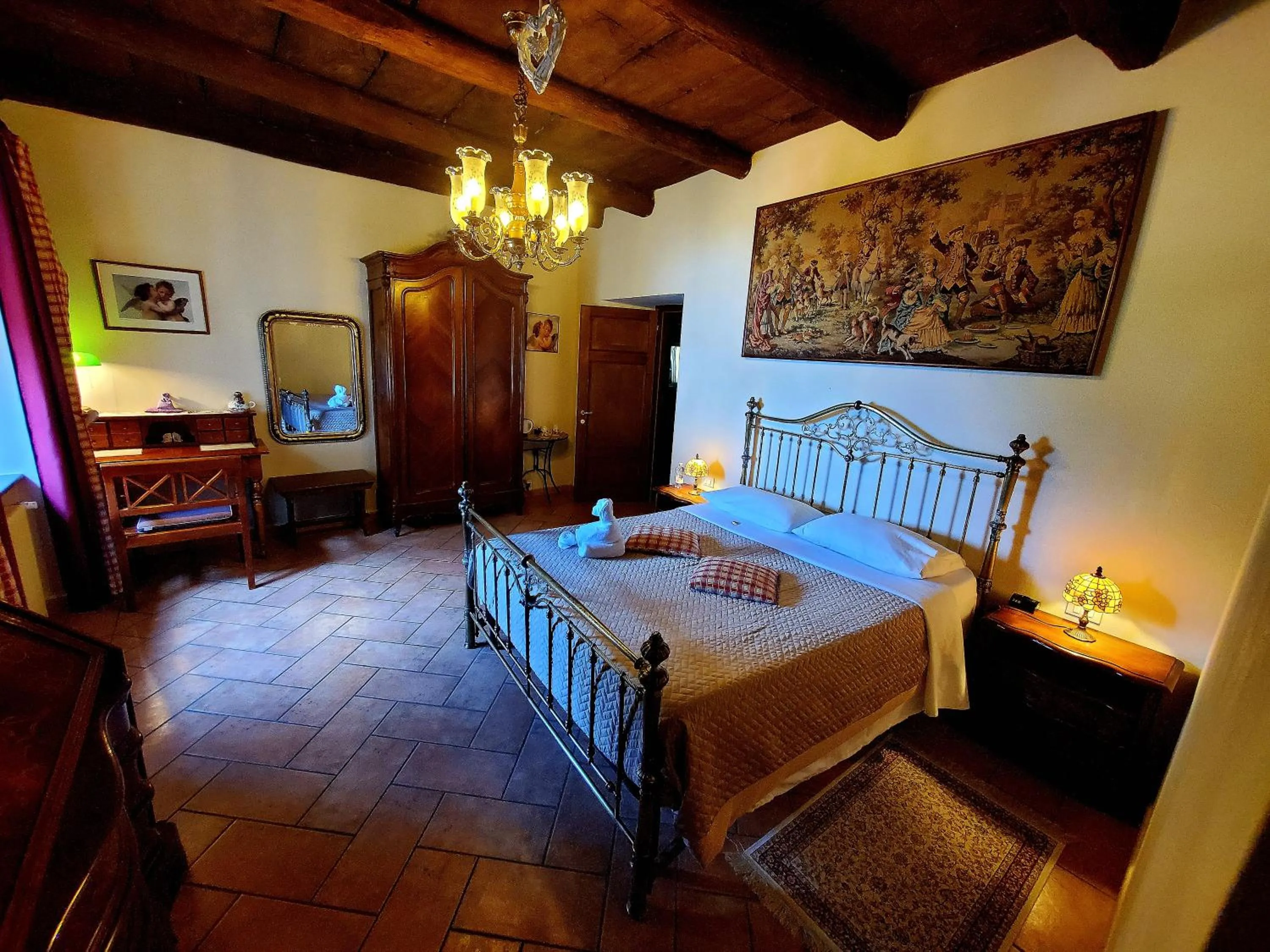 Bed in Antica Locanda La Tinara del Belvedere - Romantic Dreams -
