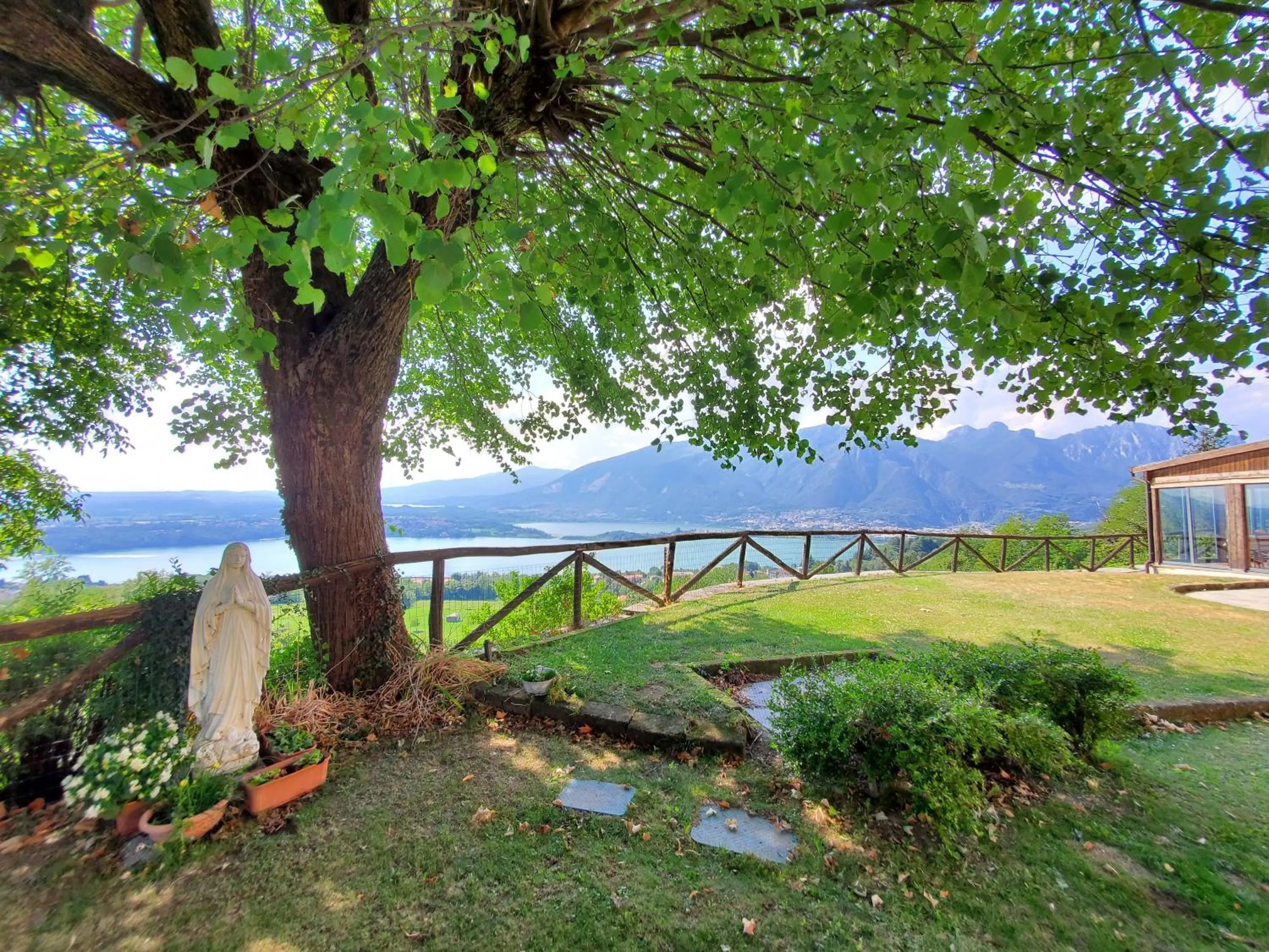 Garden in Antica Locanda La Tinara del Belvedere - Romantic Dreams -