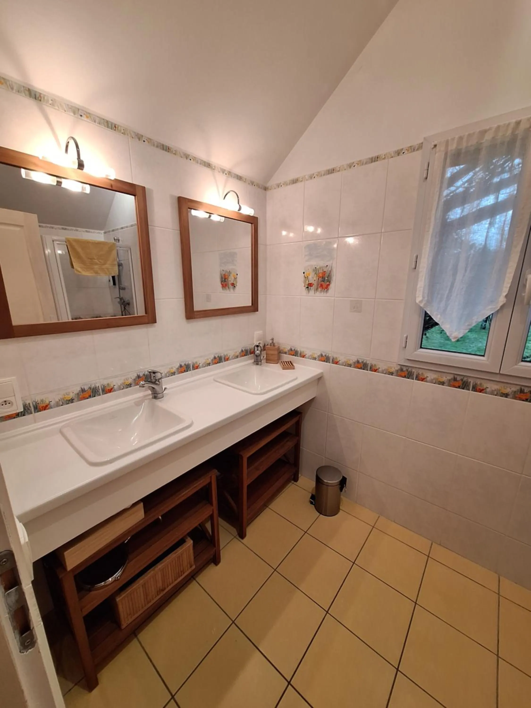 Bathroom in Traînefeuilles - Chambres d'hôtes proche Zoo de Beauval