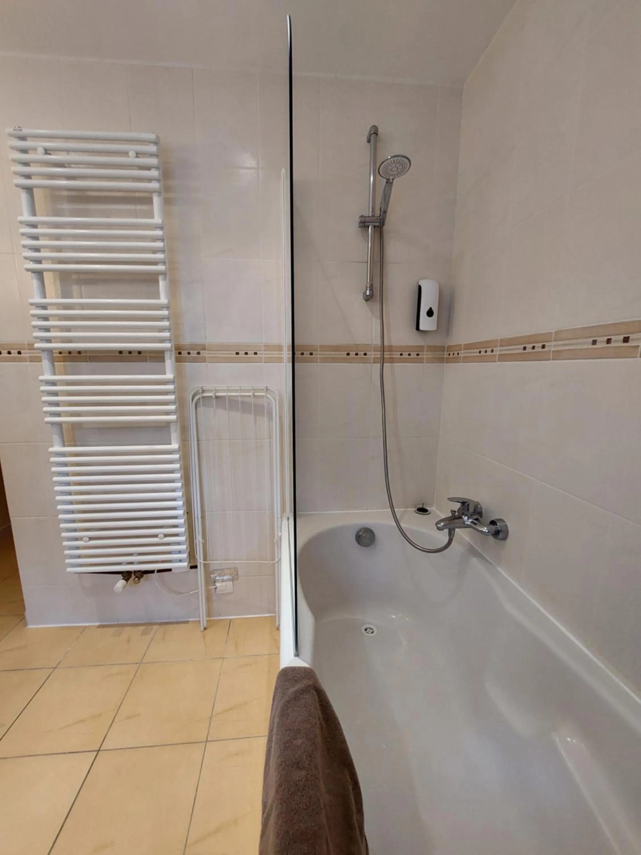 Shower in Traînefeuilles - Chambres d'hôtes proche Zoo de Beauval