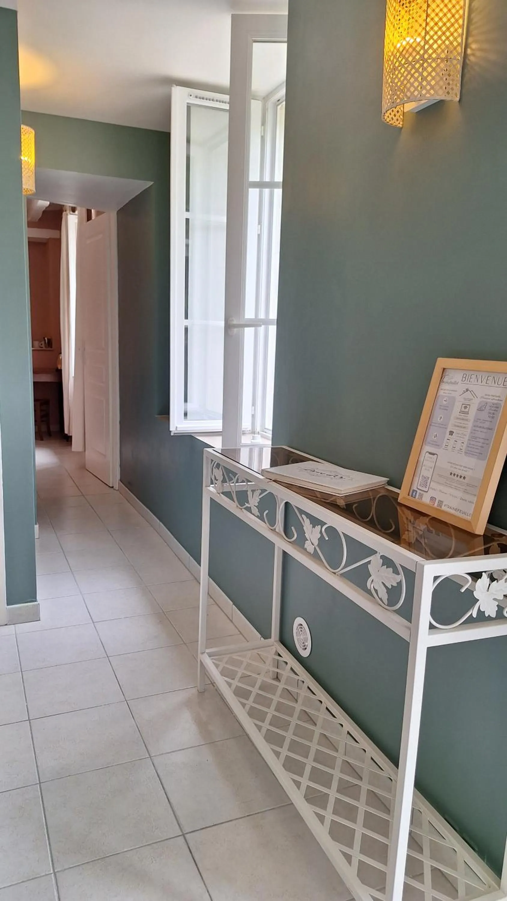 Photo of the whole room in Traînefeuilles - Chambres d'hôtes proche Zoo de Beauval