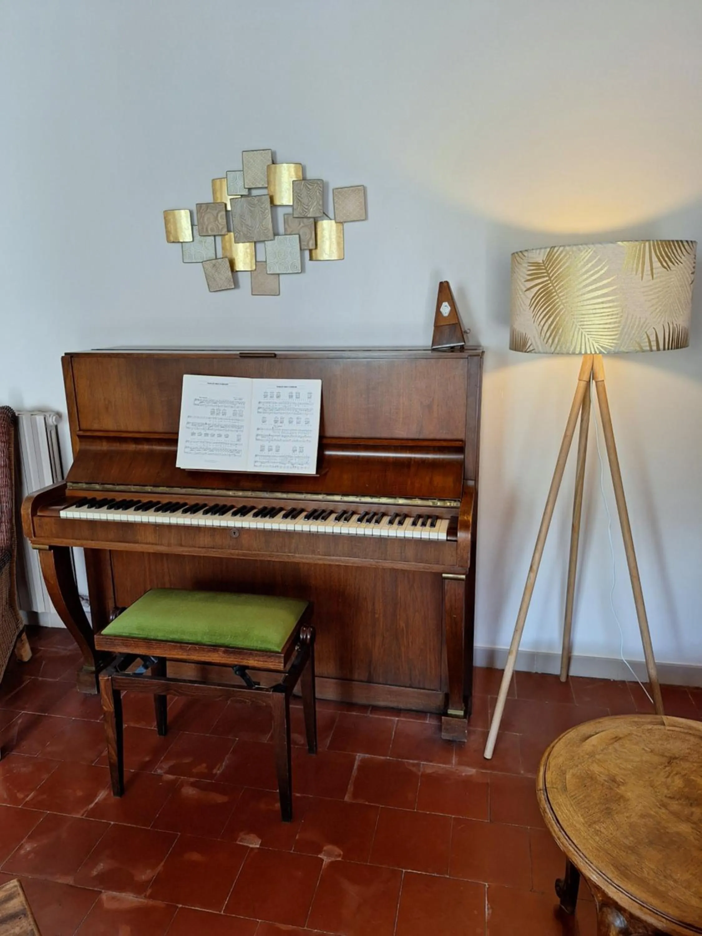Communal lounge/ TV room in Traînefeuilles - Chambres d'hôtes proche Zoo de Beauval