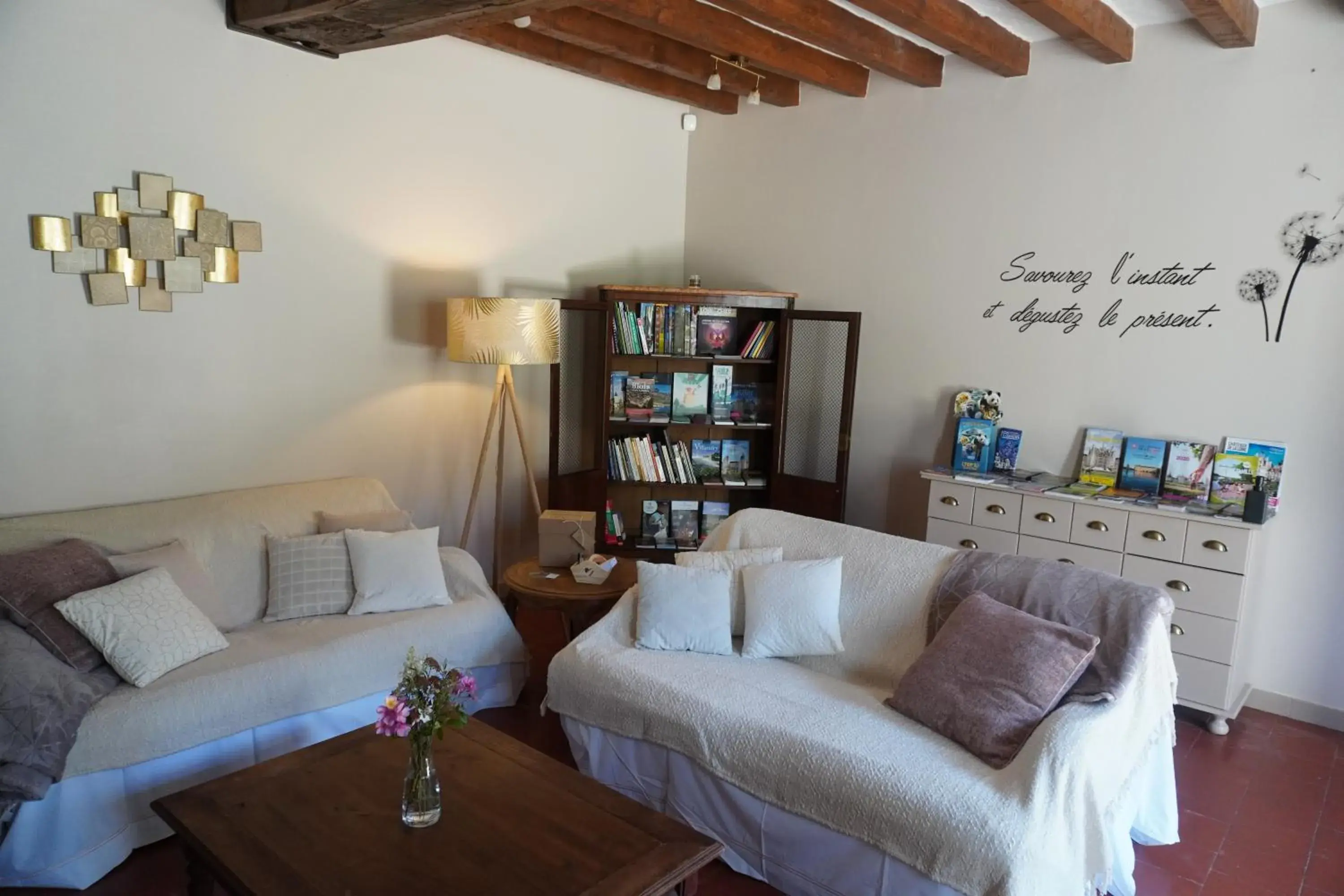 Triple Room with Garden View - single occupancy in Traînefeuilles - Chambres d'hôtes proche Zoo de Beauval Triple Room with Garden View - single occupancy in Traînefeuilles - Chambres d'hôtes proche Zoo de Beauval