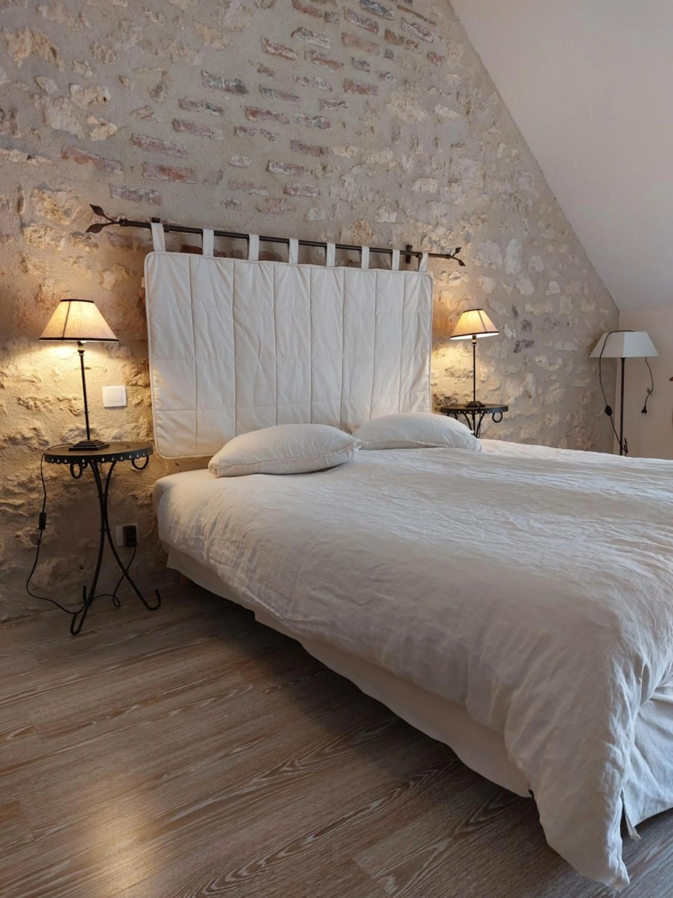 Bedroom, Bed in Traînefeuilles - Chambres d'hôtes proche Zoo de Beauval