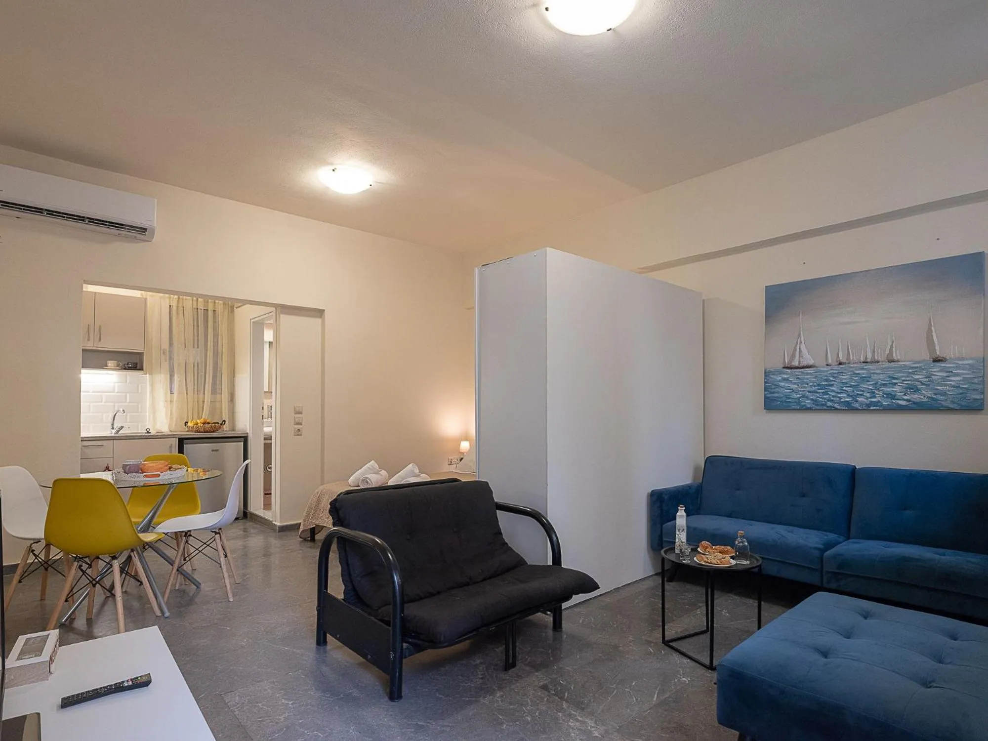 Photo of the whole room in Luxury Apts Heraklion Center