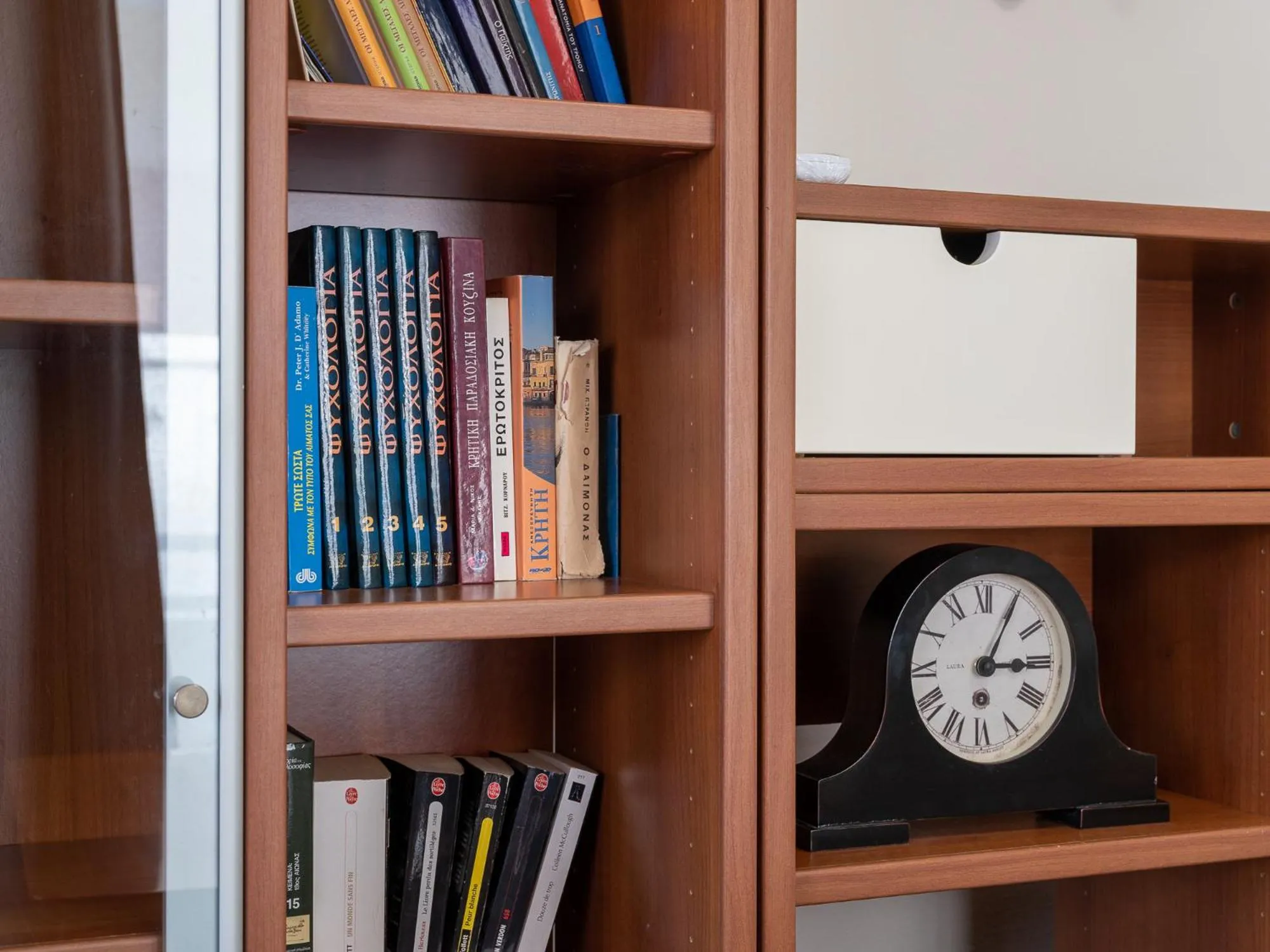 Library in Luxury Apts Heraklion Center