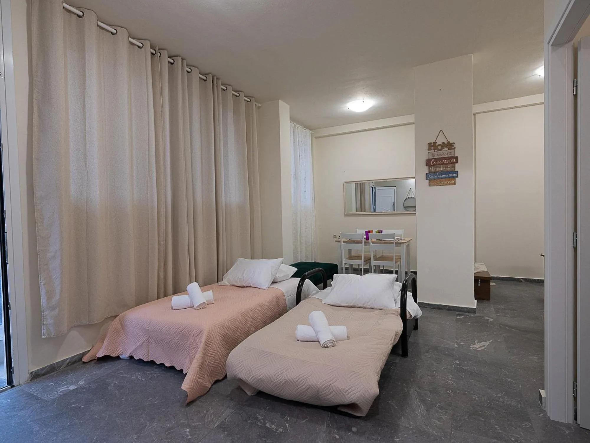 Bed in Luxury Apts Heraklion Center