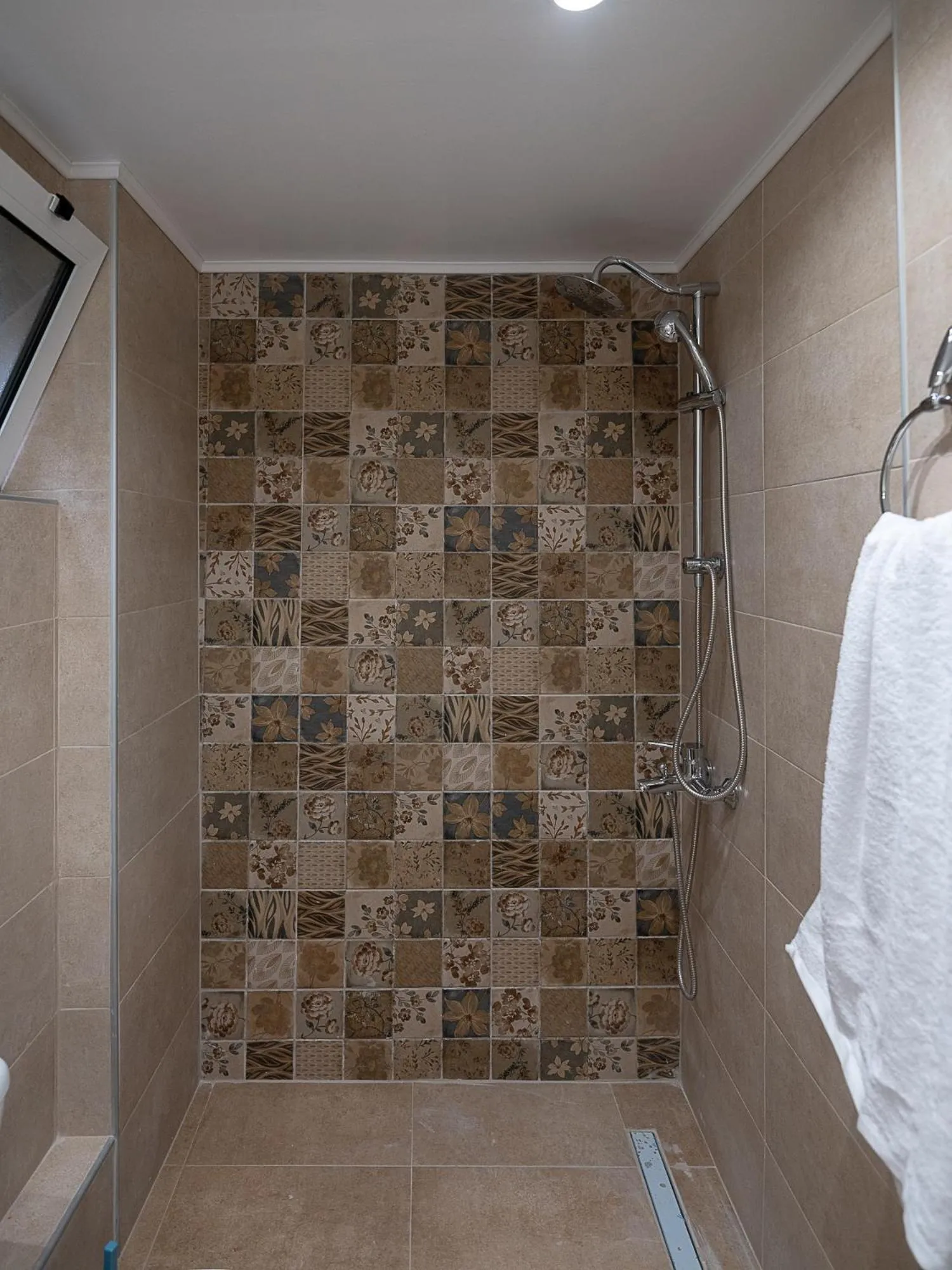 Shower in Luxury Apts Heraklion Center