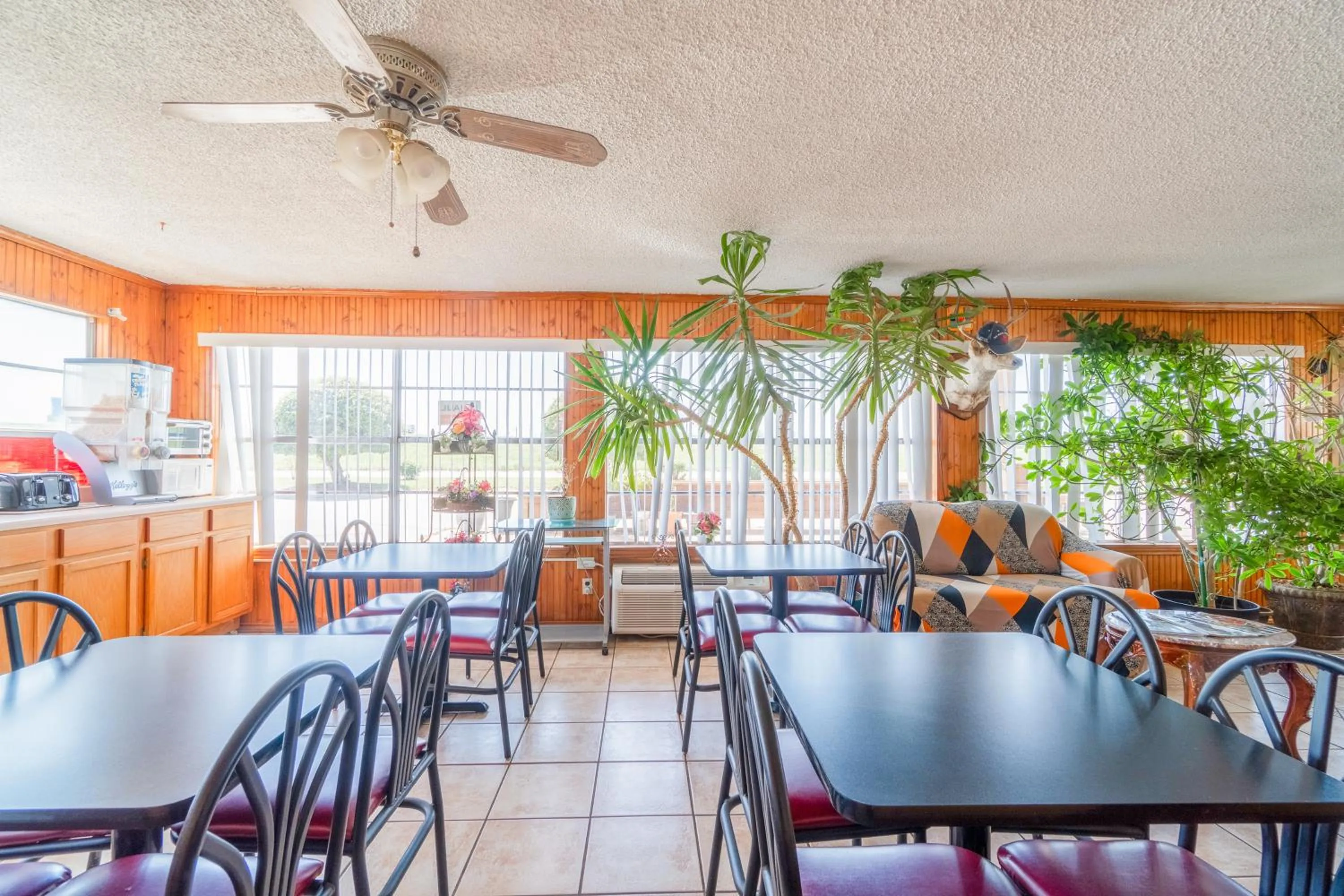 Breakfast in Lone Star Inn by OYO Vernon Texas Hwy 287