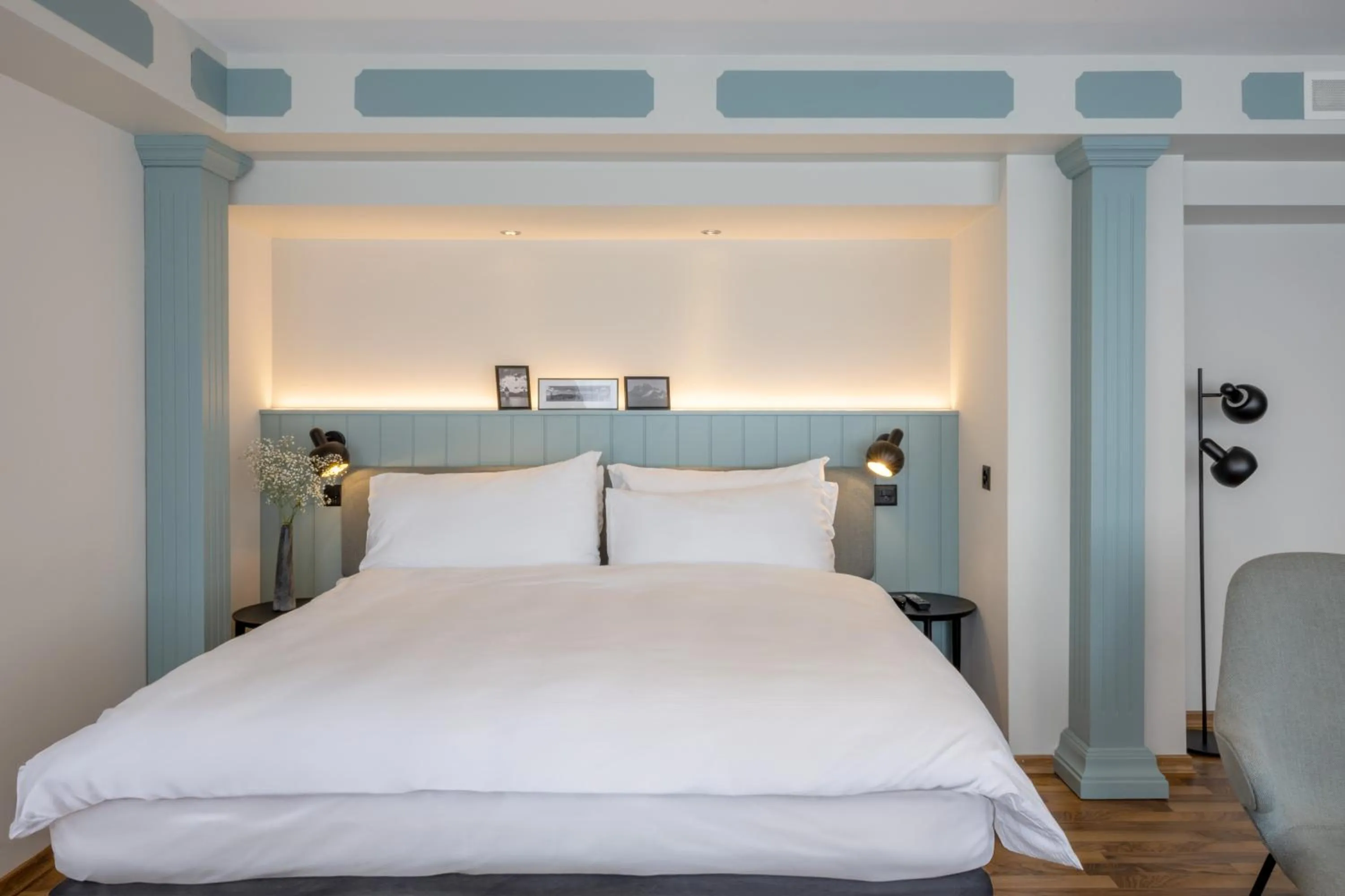 Bedroom, Bed in Hotel Luzernerhof