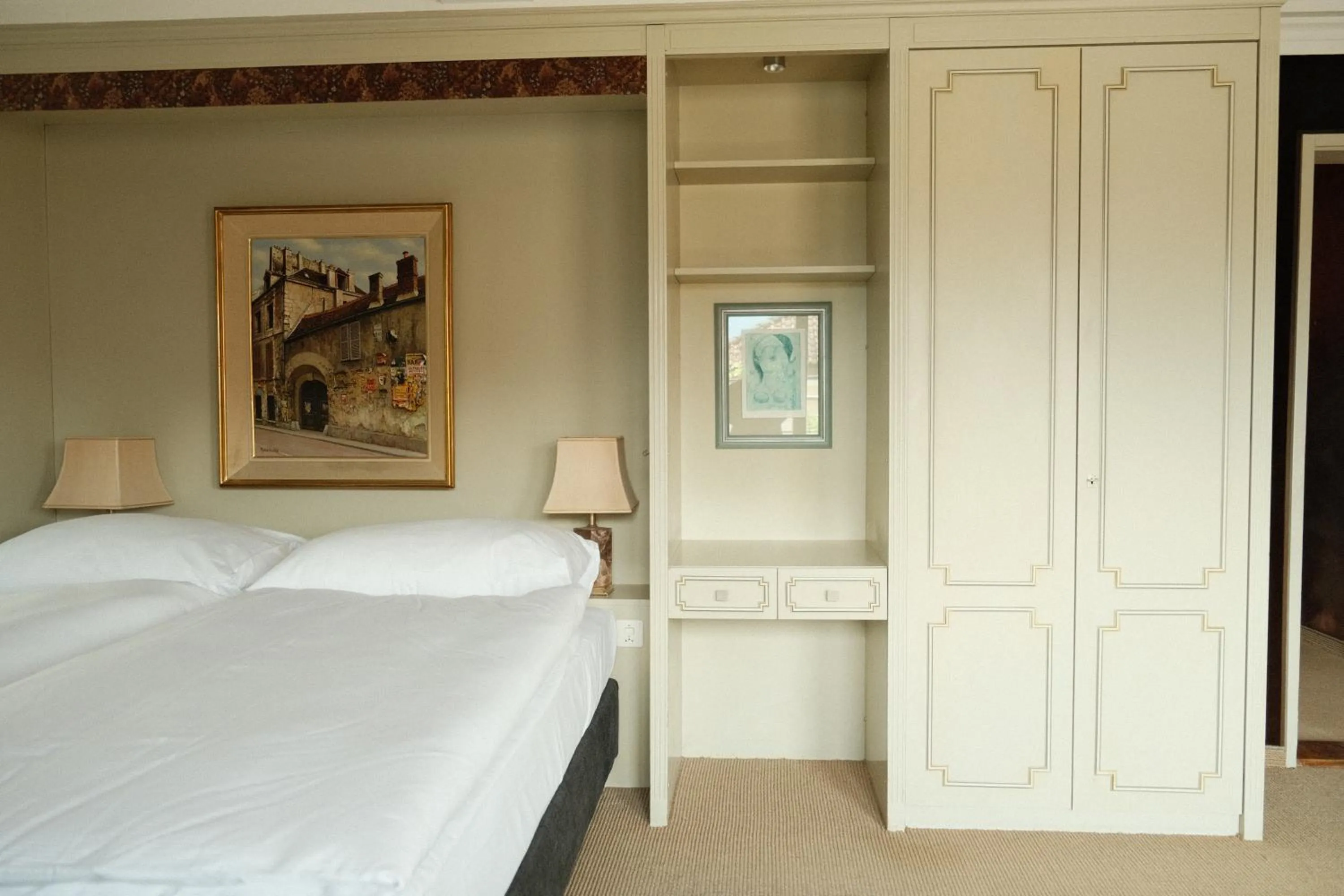 Bedroom, Bed in Hotel Luzernerhof