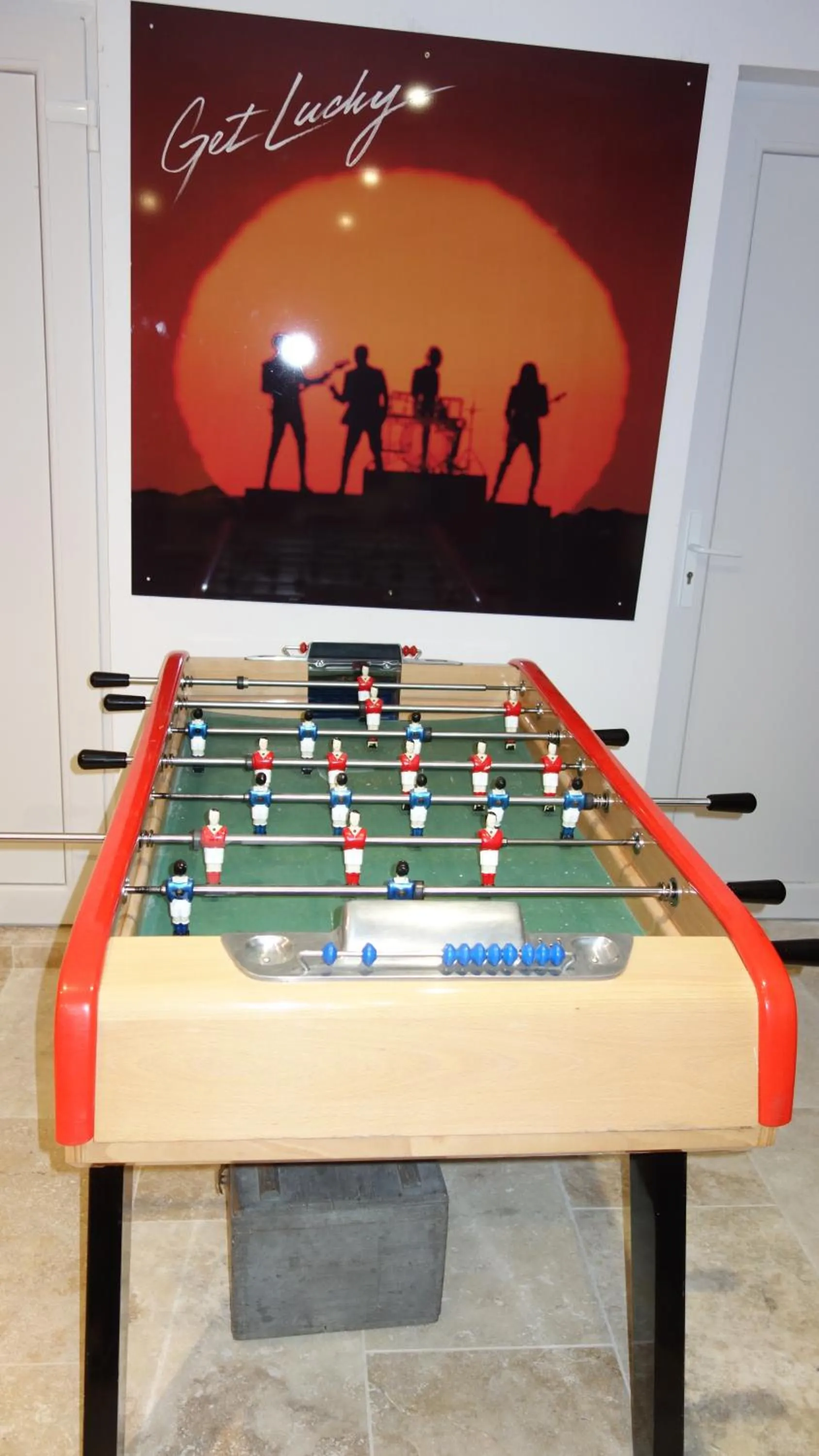 Game Room in Hostelry Music Repetition