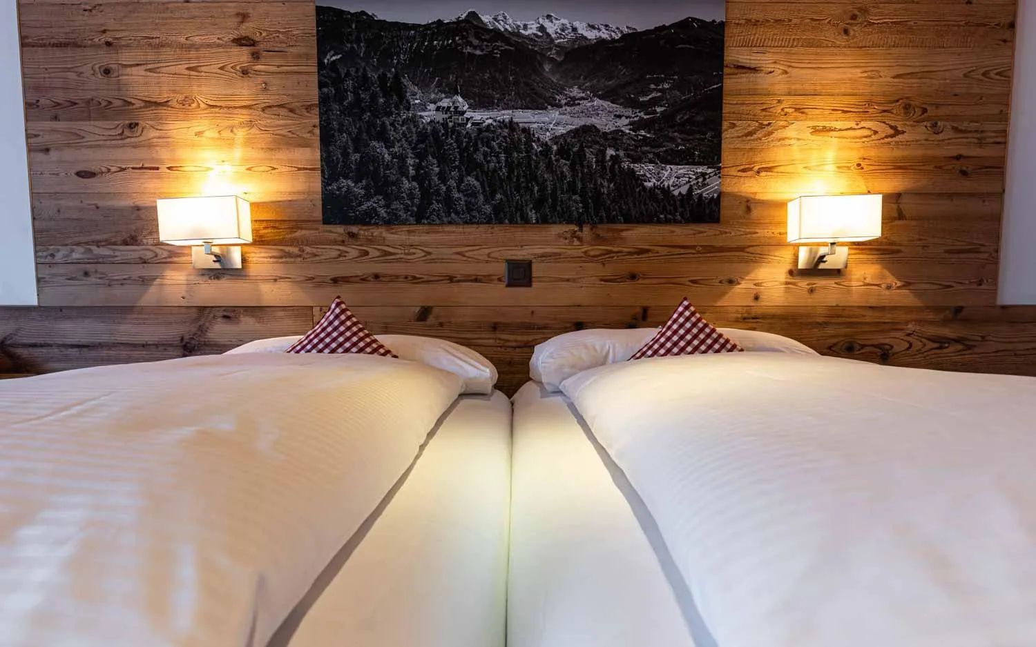 Photo of the whole room, Bed in Hotel Bernerhof Grindelwald