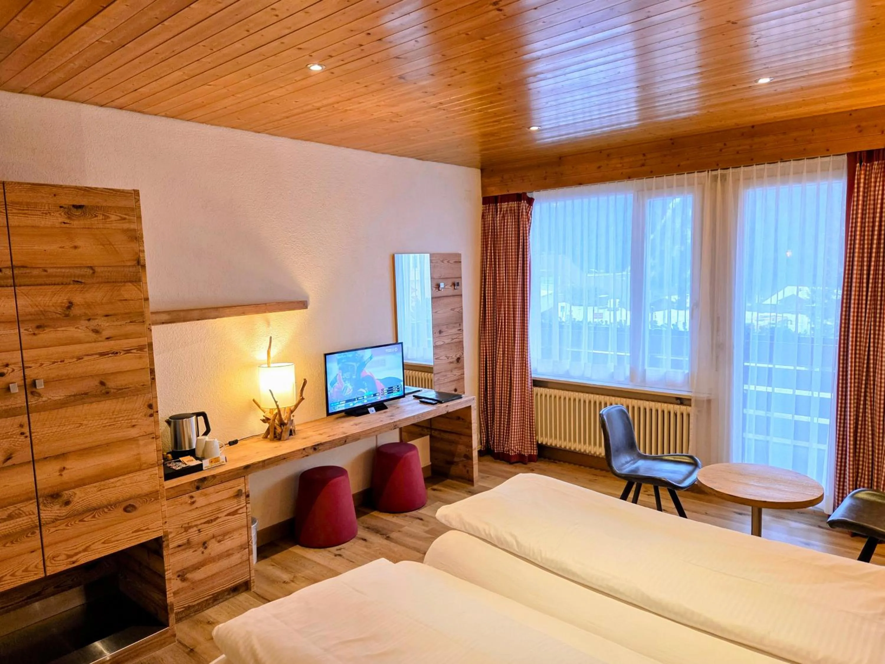 Photo of the whole room, Bed in Hotel Bernerhof Grindelwald