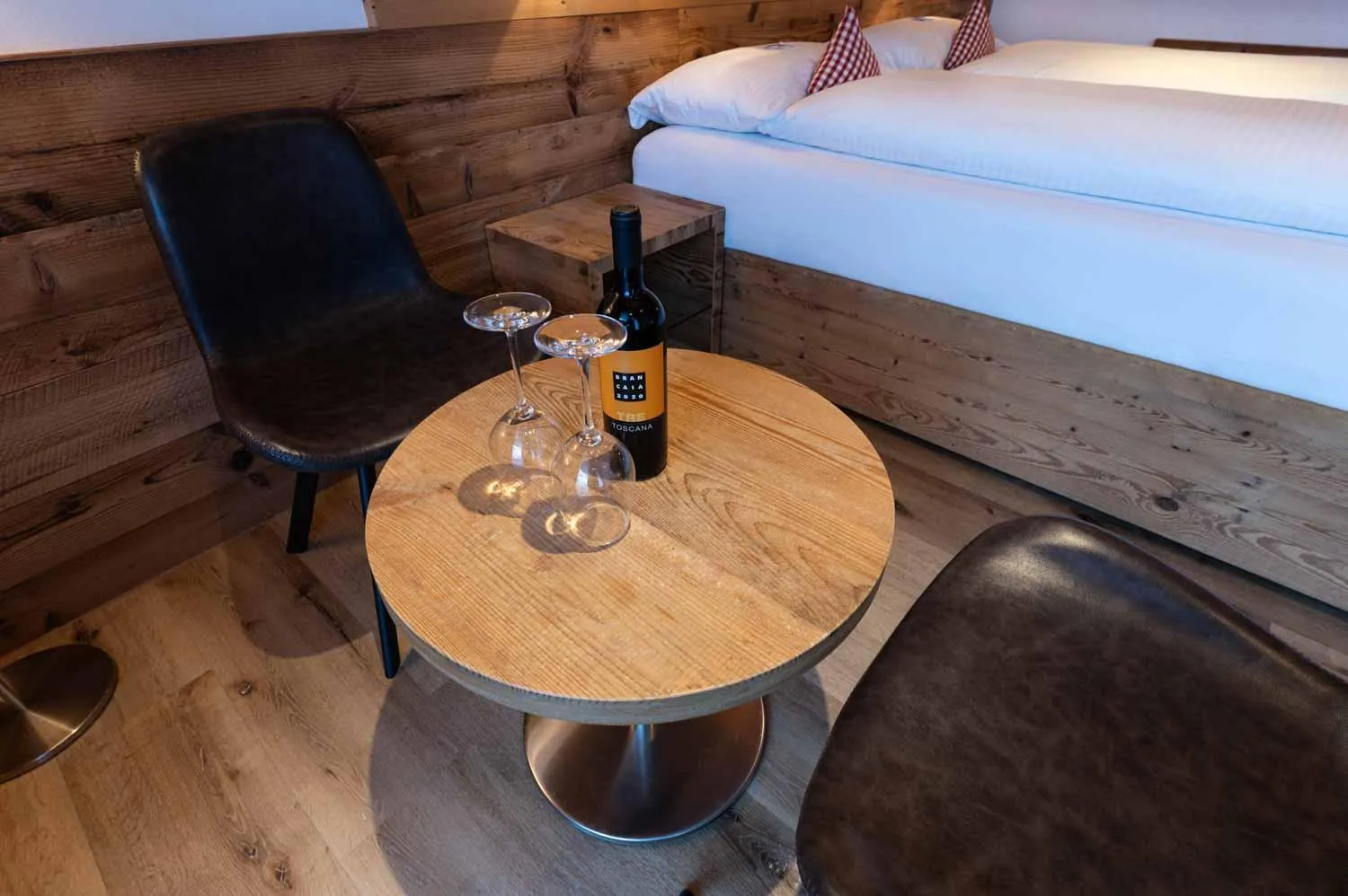 Living room, Bed in Hotel Bernerhof Grindelwald