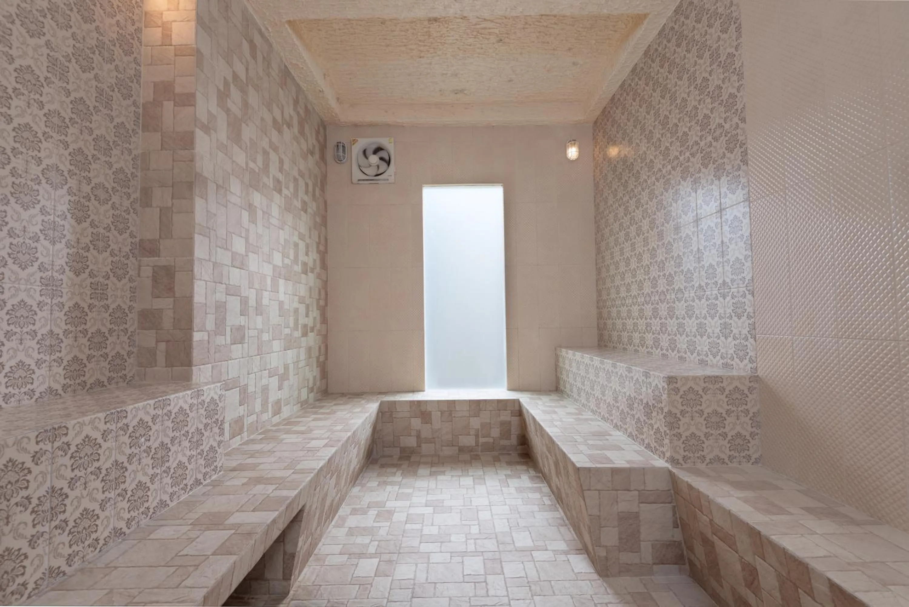 Sauna, Bed in Rare Panoramic Sea, City & Mountain Views - XXL Balcony - 1Gbps Blazing Fast Free WIFI - Pool - Gym - Pool Table - Steam - Sauna - Bar