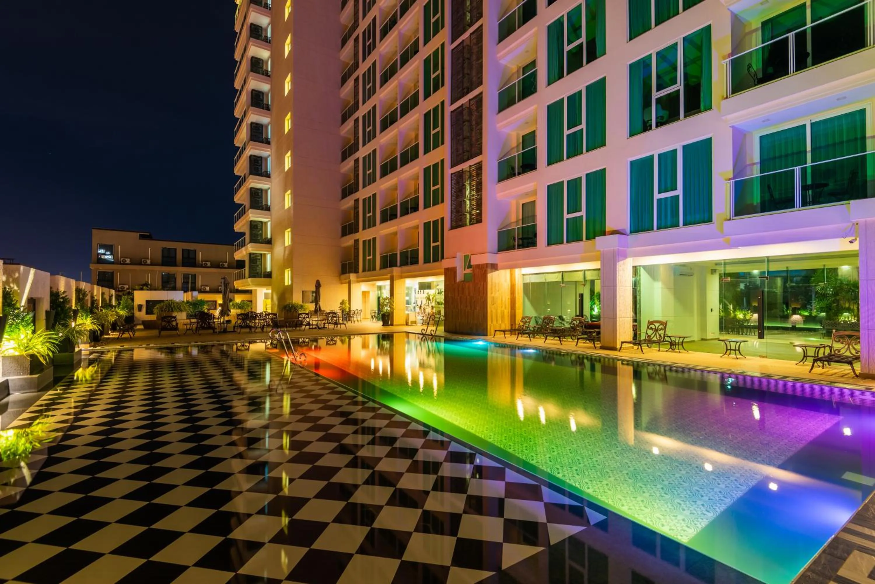 Property building in Rare Panoramic Sea, City & Mountain Views - XXL Balcony - 1Gbps Blazing Fast Free WIFI - Pool - Gym - Pool Table - Steam - Sauna - Bar