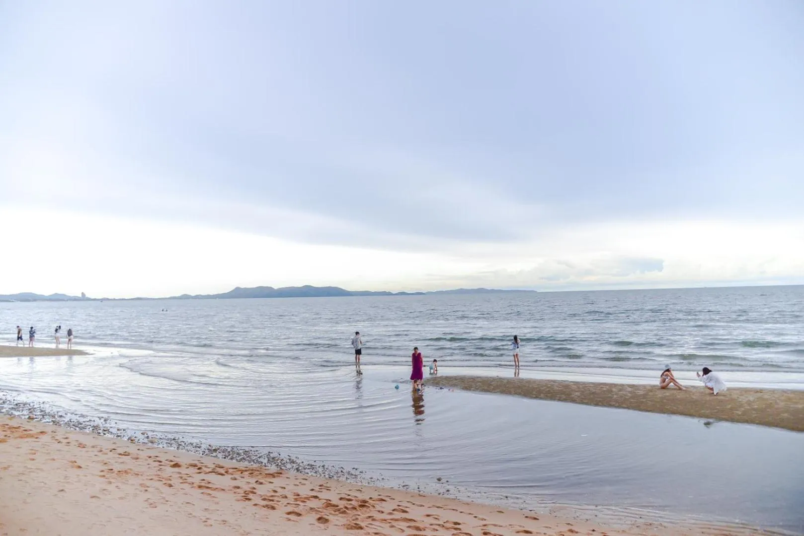 People in Veranda Residence Pattaya Nice Monthly rate available now