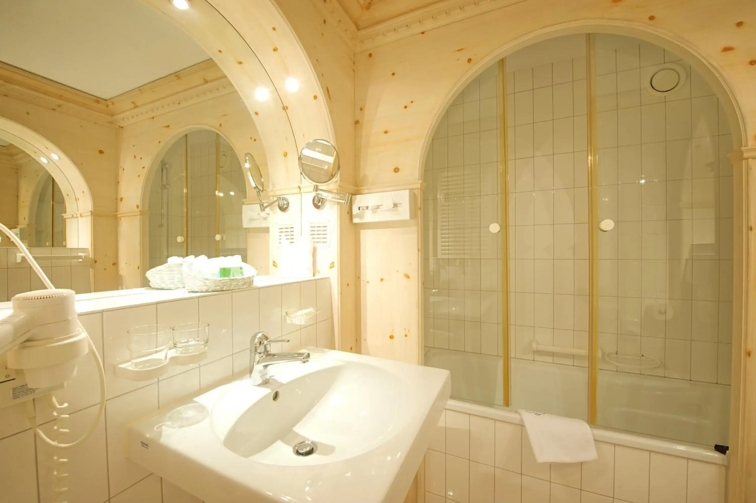 Deluxe Double Room with Balcony - single occupancy in Albana Hotel Silvaplana Deluxe Double Room with Balcony - single occupancy in Albana Hotel Silvaplana