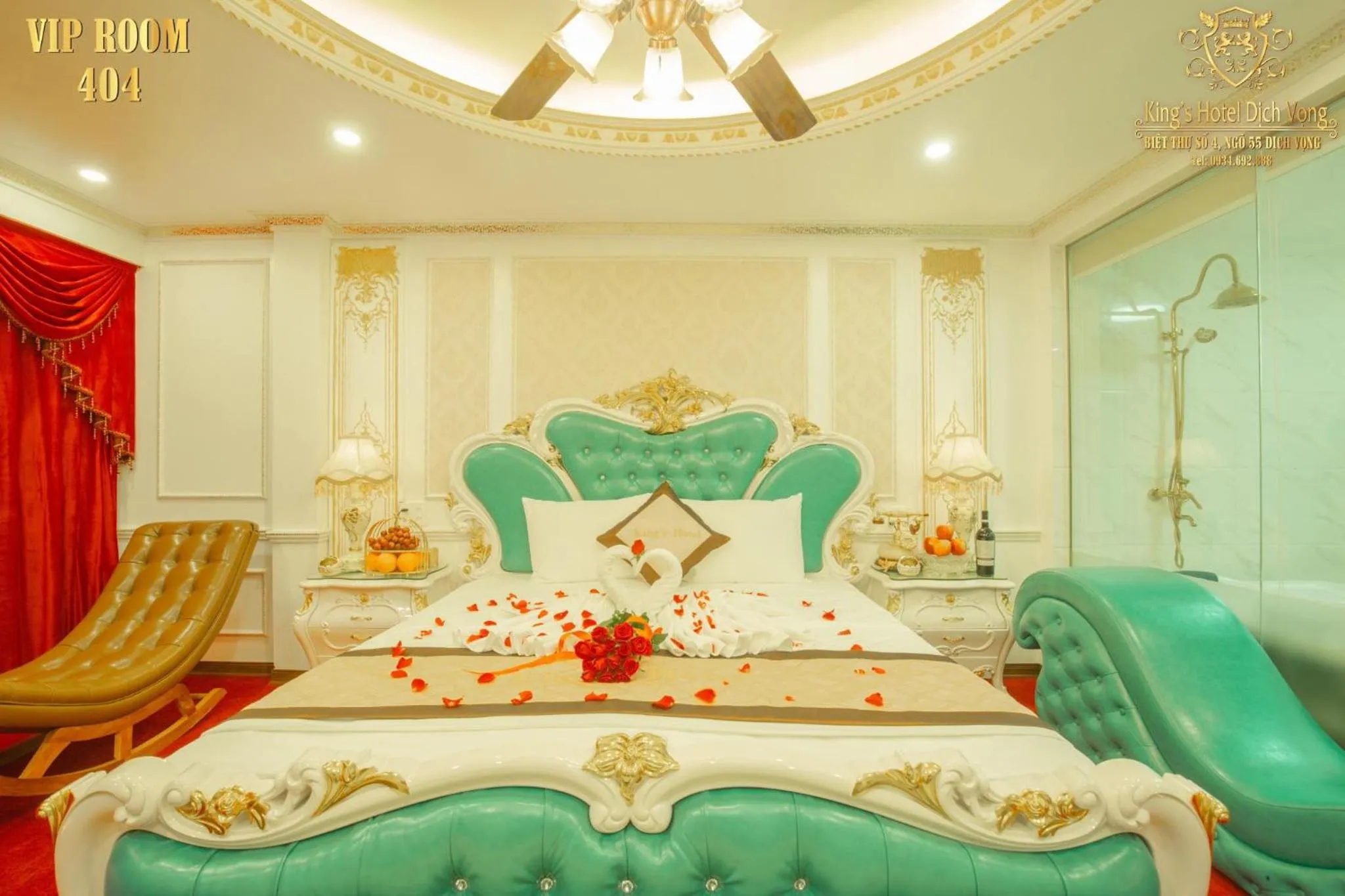 Bed in King's Hotel Dịch Vọng