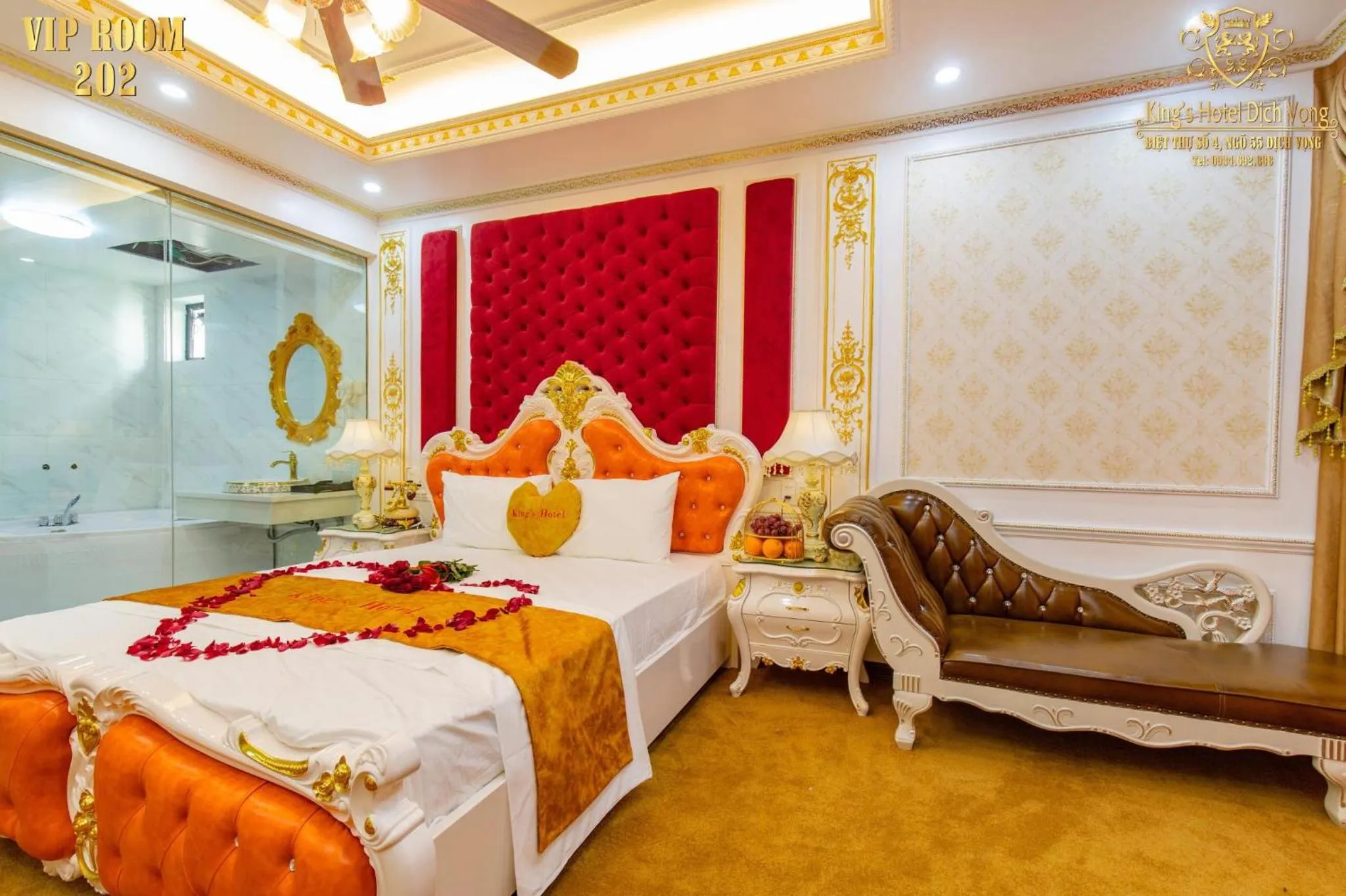 Bed in King's Hotel Dịch Vọng