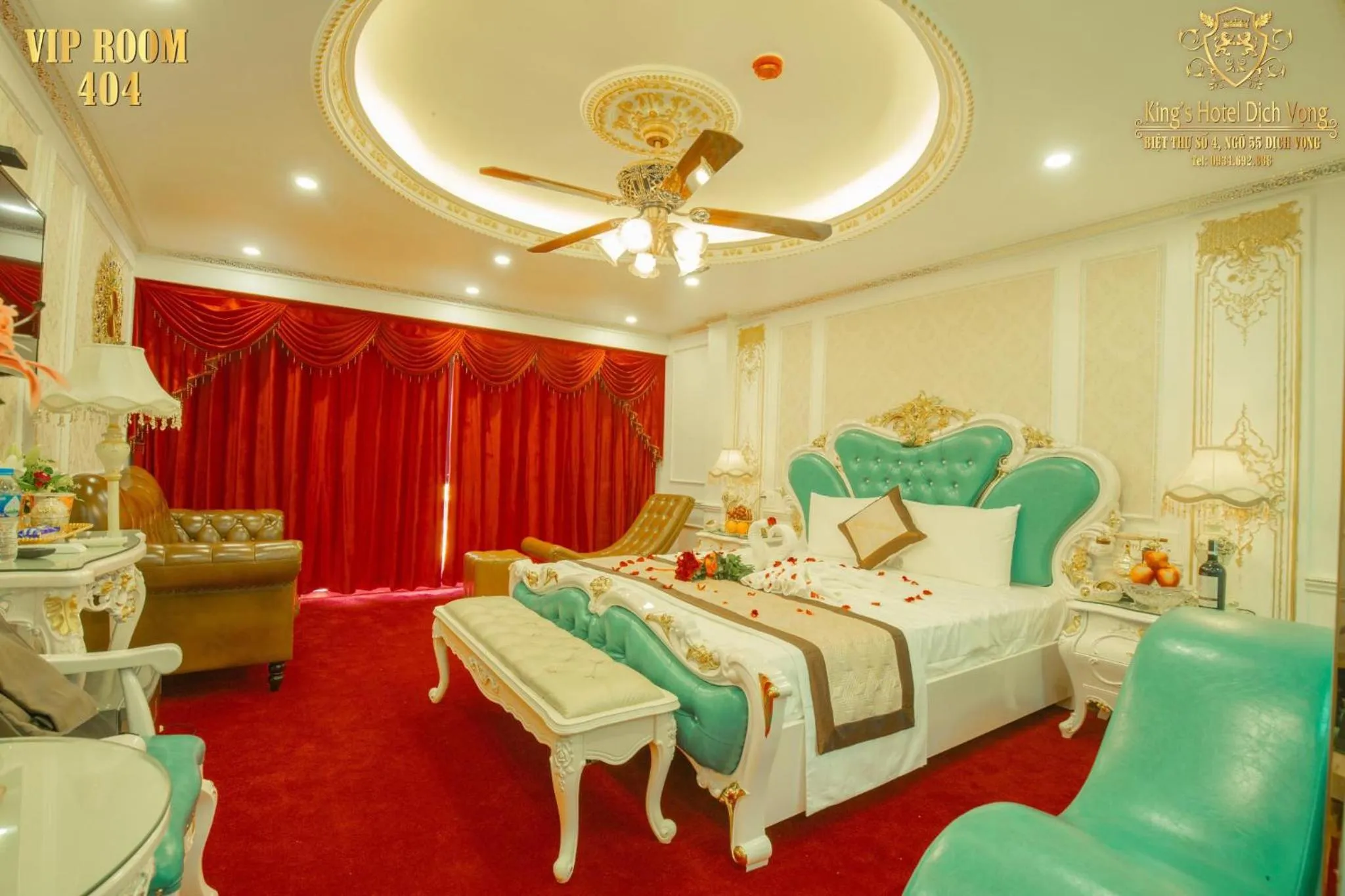 Bed in King's Hotel Dịch Vọng