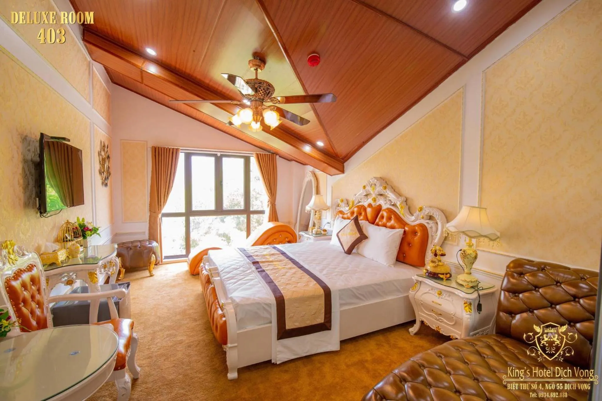 Bed in King's Hotel Dịch Vọng