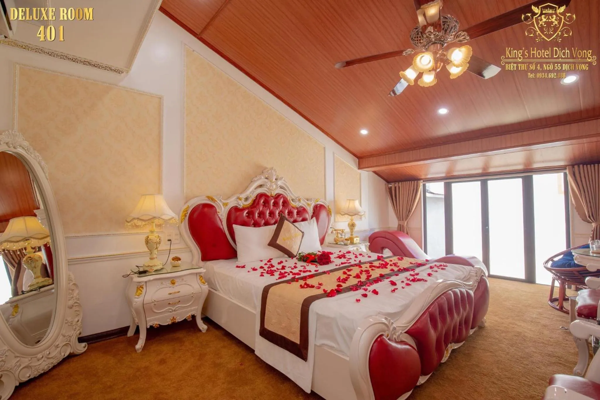 Bed in King's Hotel Dịch Vọng