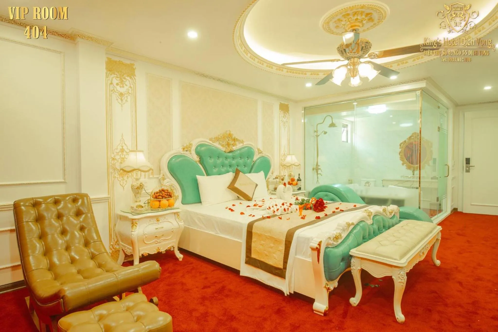 Bed in King's Hotel Dịch Vọng