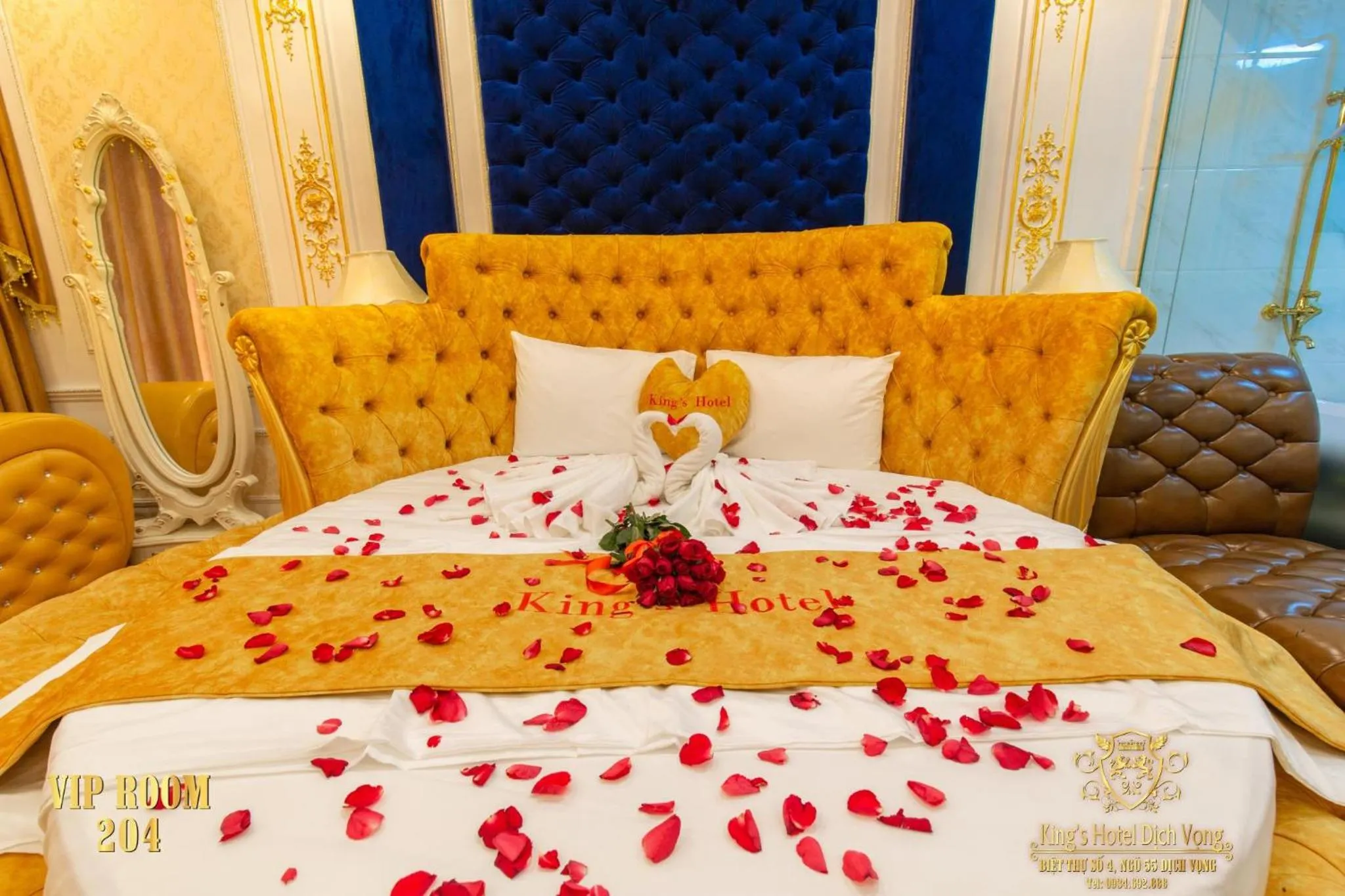Bed in King's Hotel Dịch Vọng