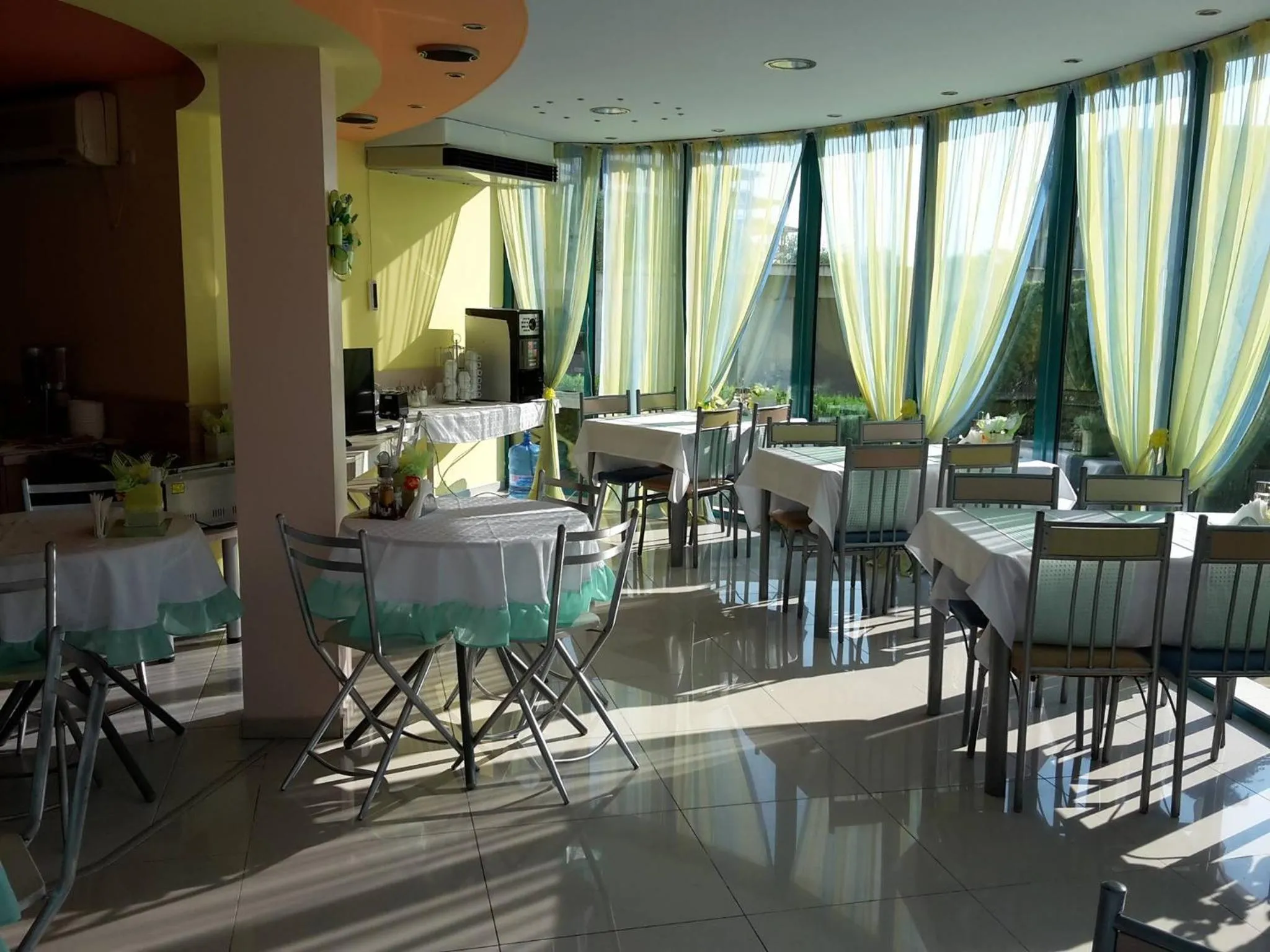 Restaurant/places to eat in Sania