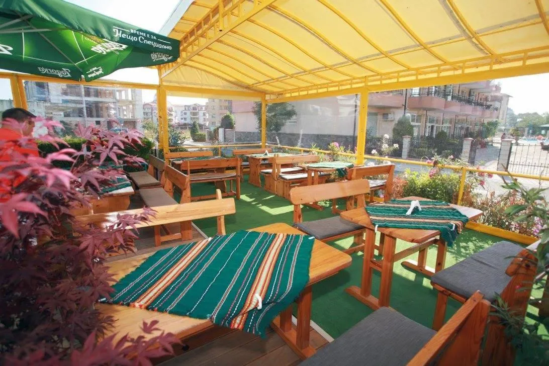 Restaurant/places to eat in Sania