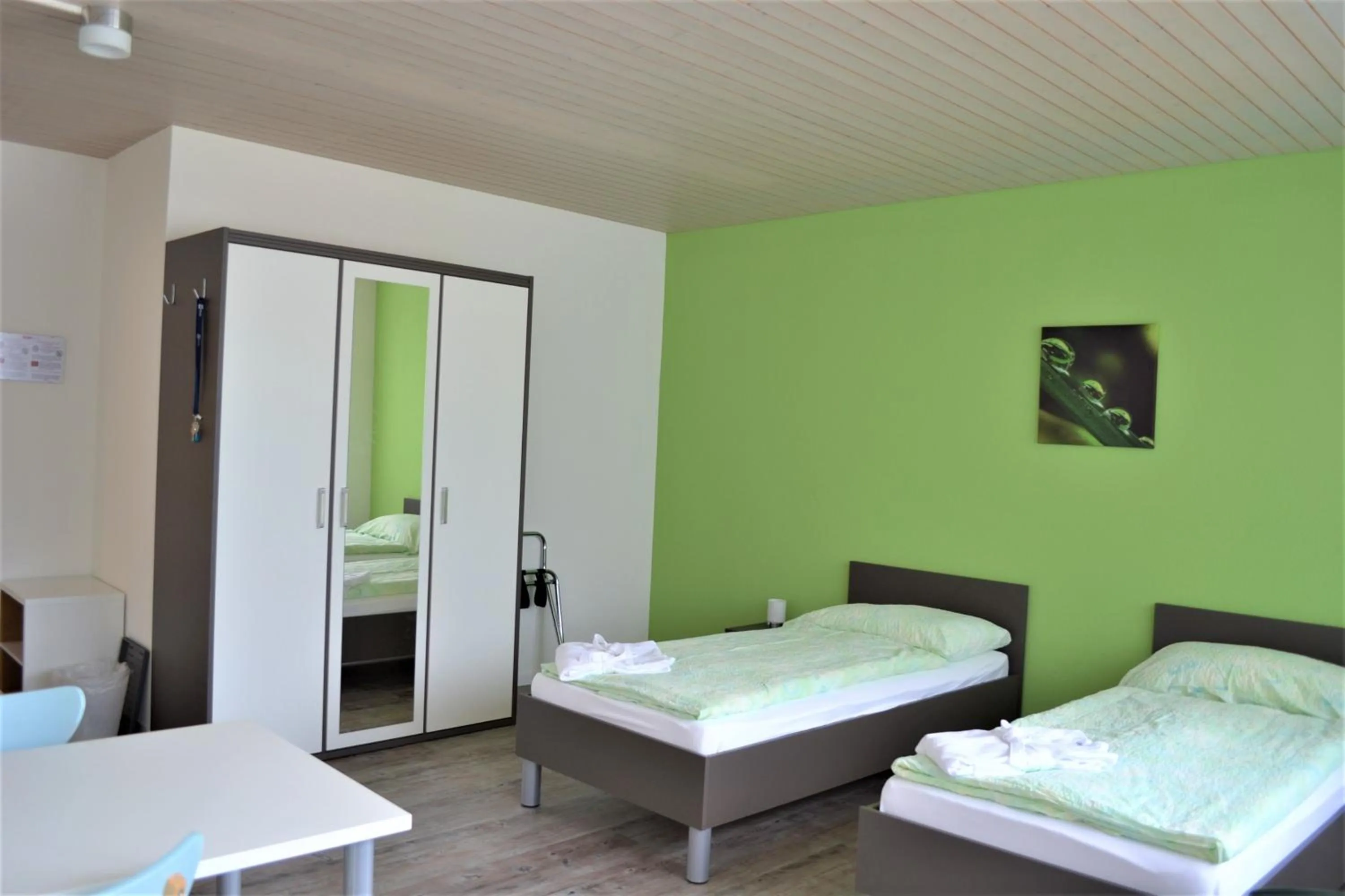 Photo of the whole room, Bed in Budget Motel Self Check-In