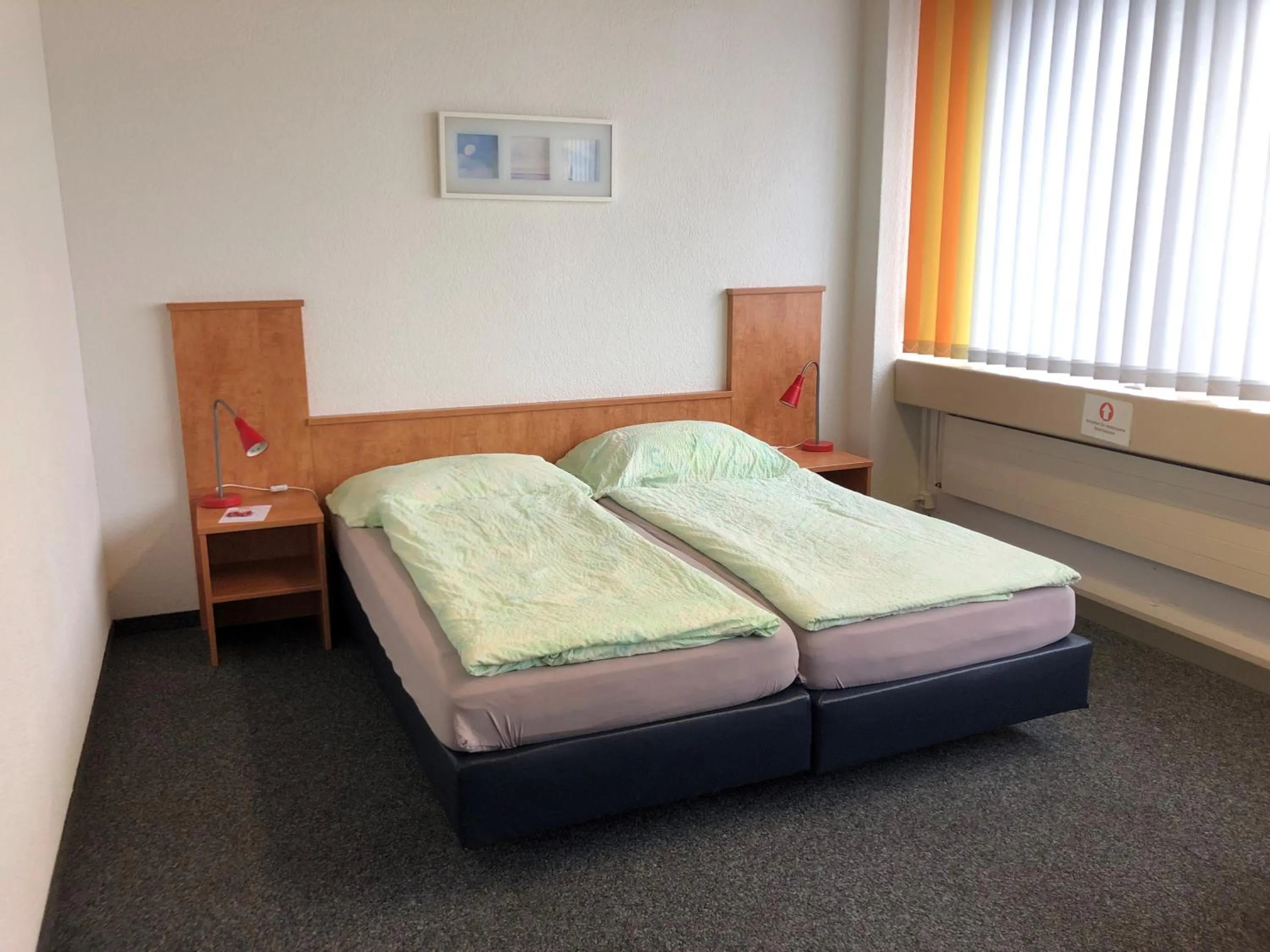 Photo of the whole room, Bed in Budget Motel Self Check-In