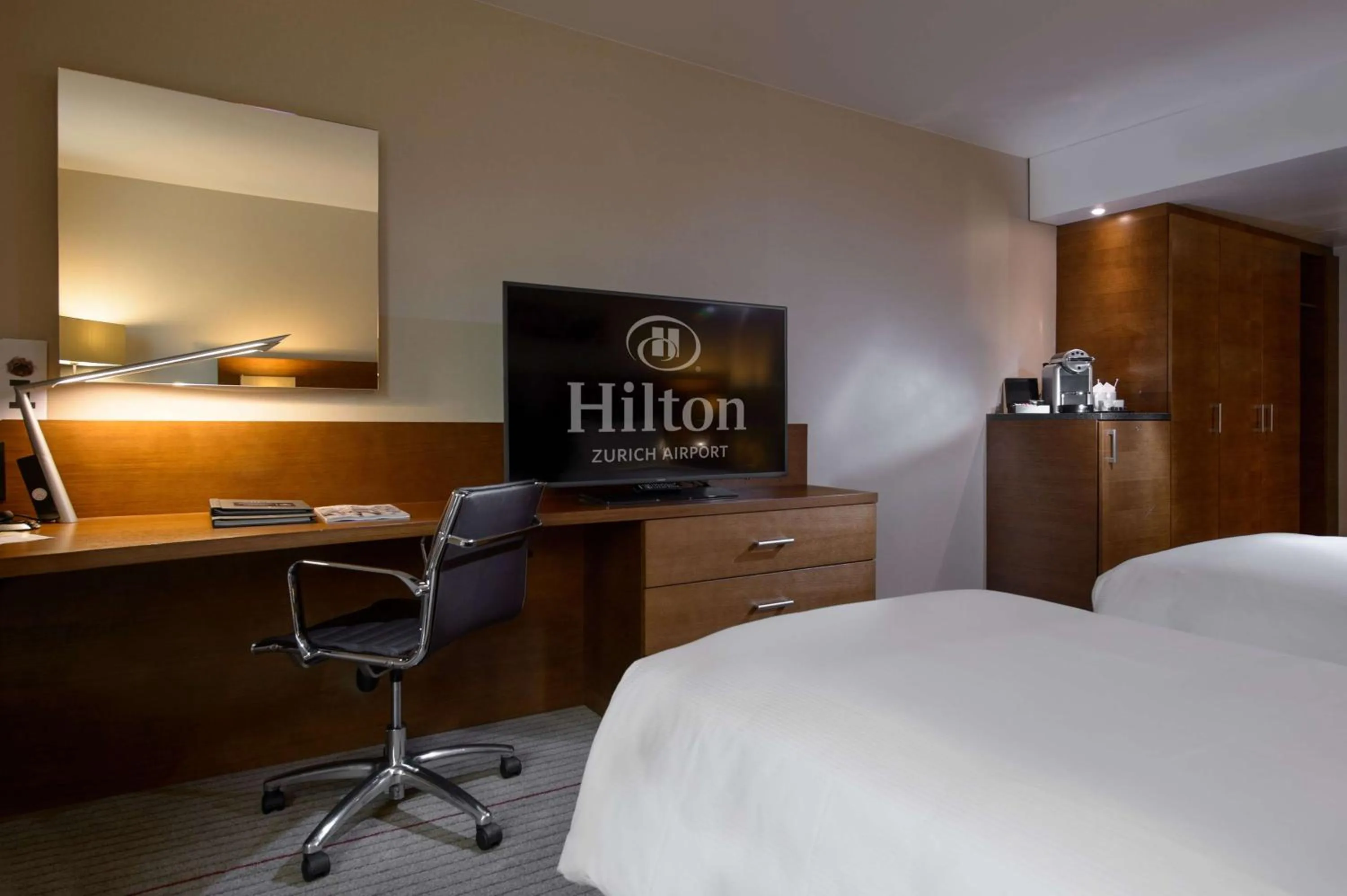 Bedroom, Bed in Hilton Zurich Airport