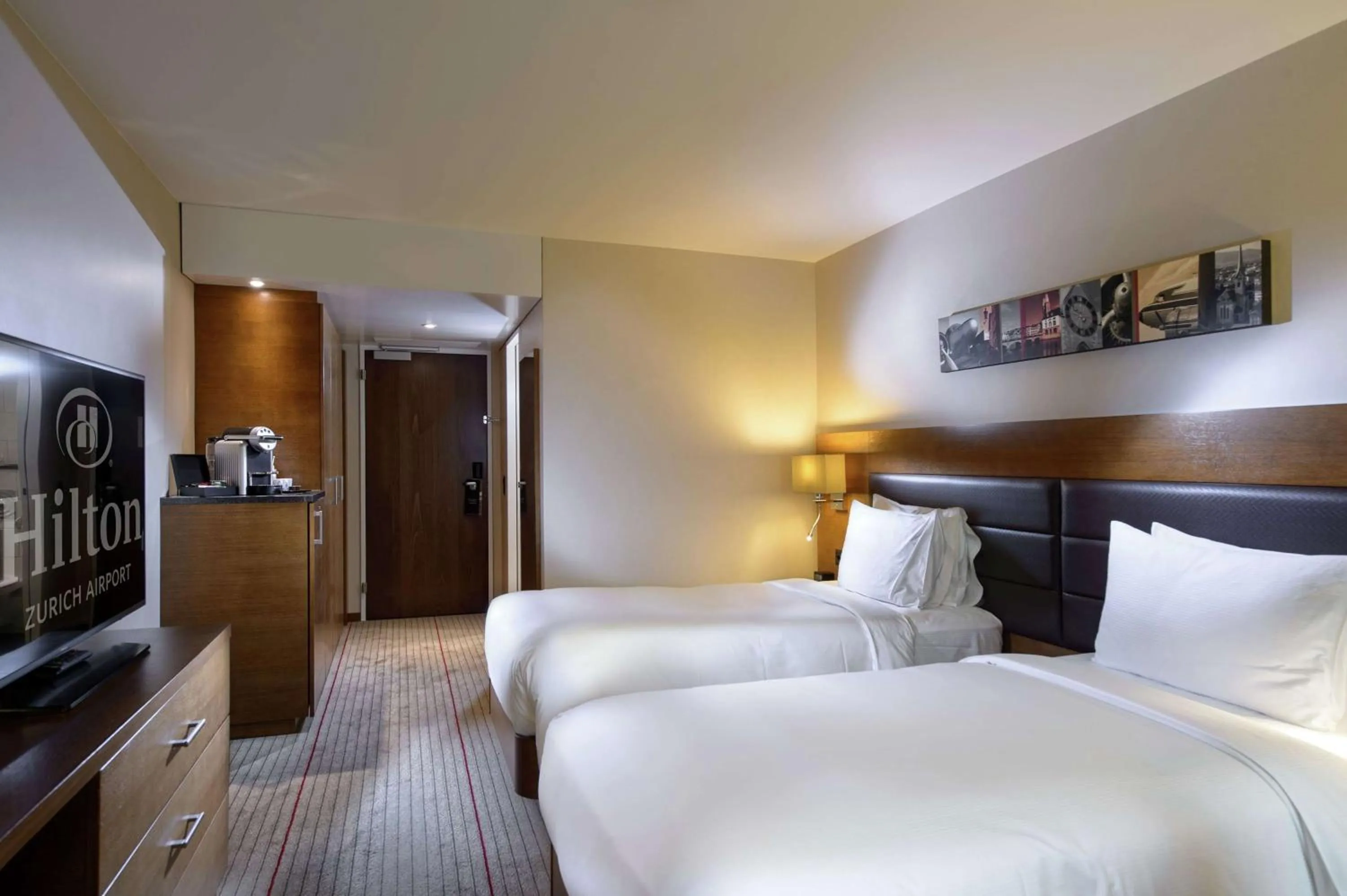 Bedroom, Bed in Hilton Zurich Airport