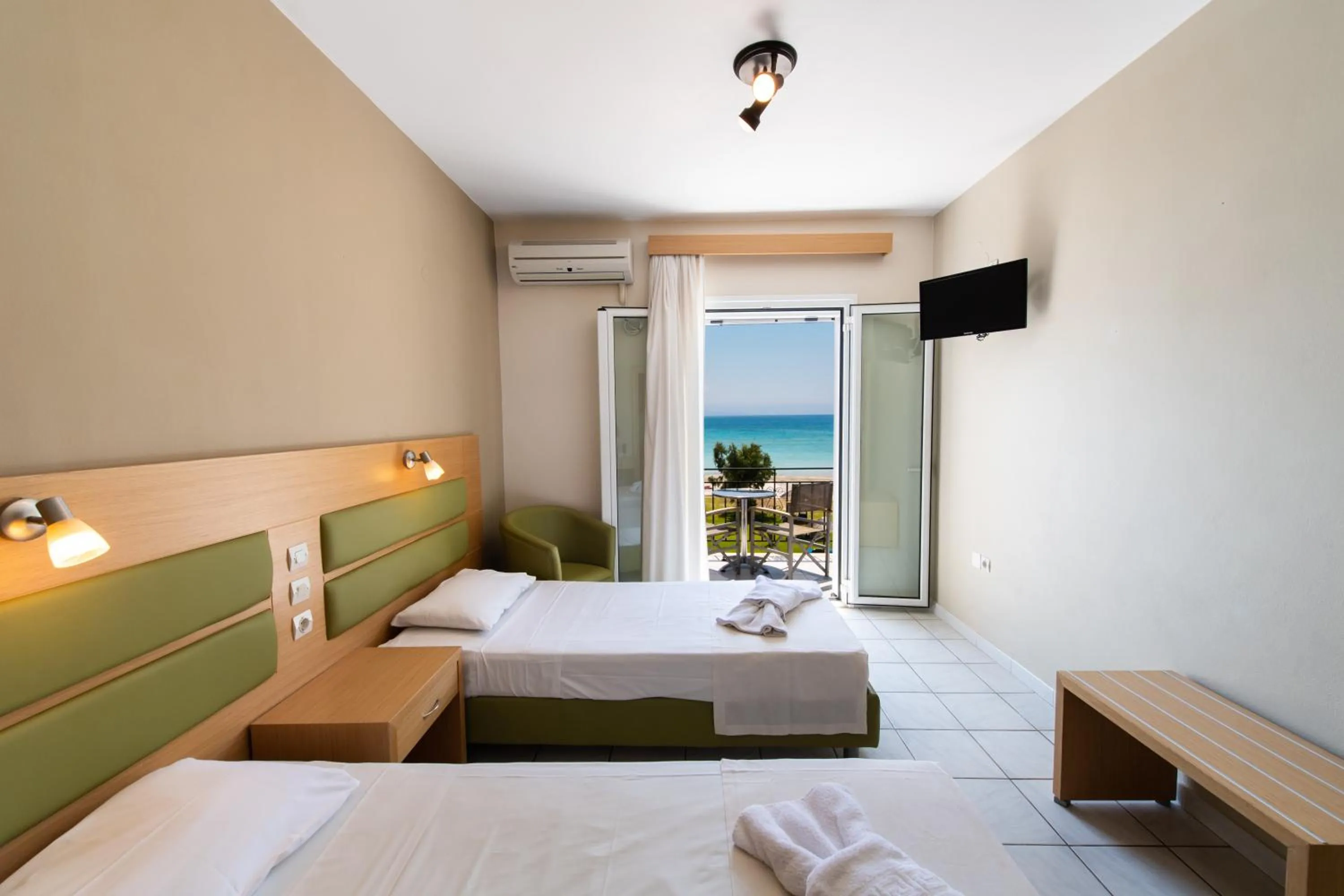 TV and multimedia in Surf Hotel